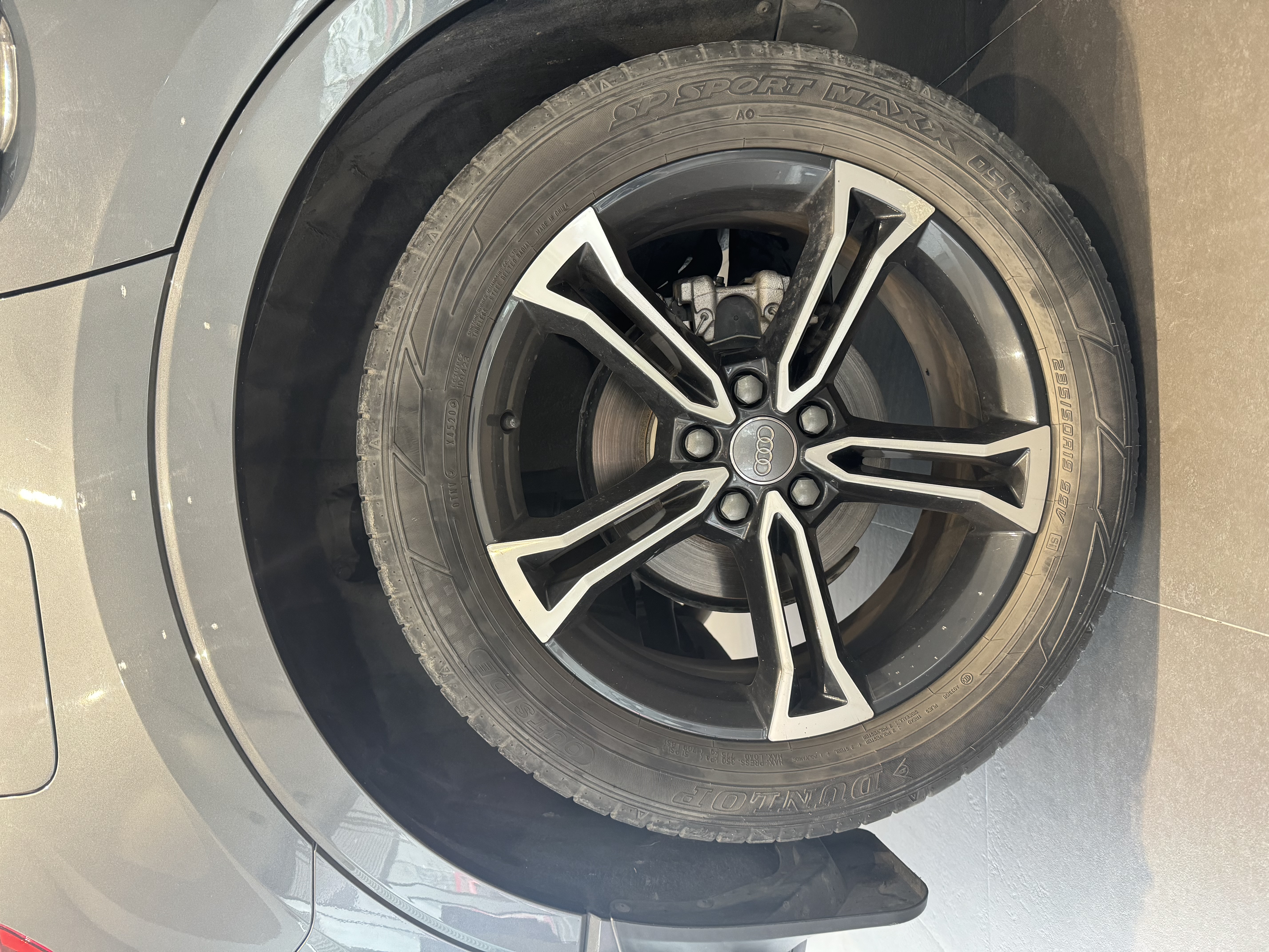 Audi Q3 2021 car image #14