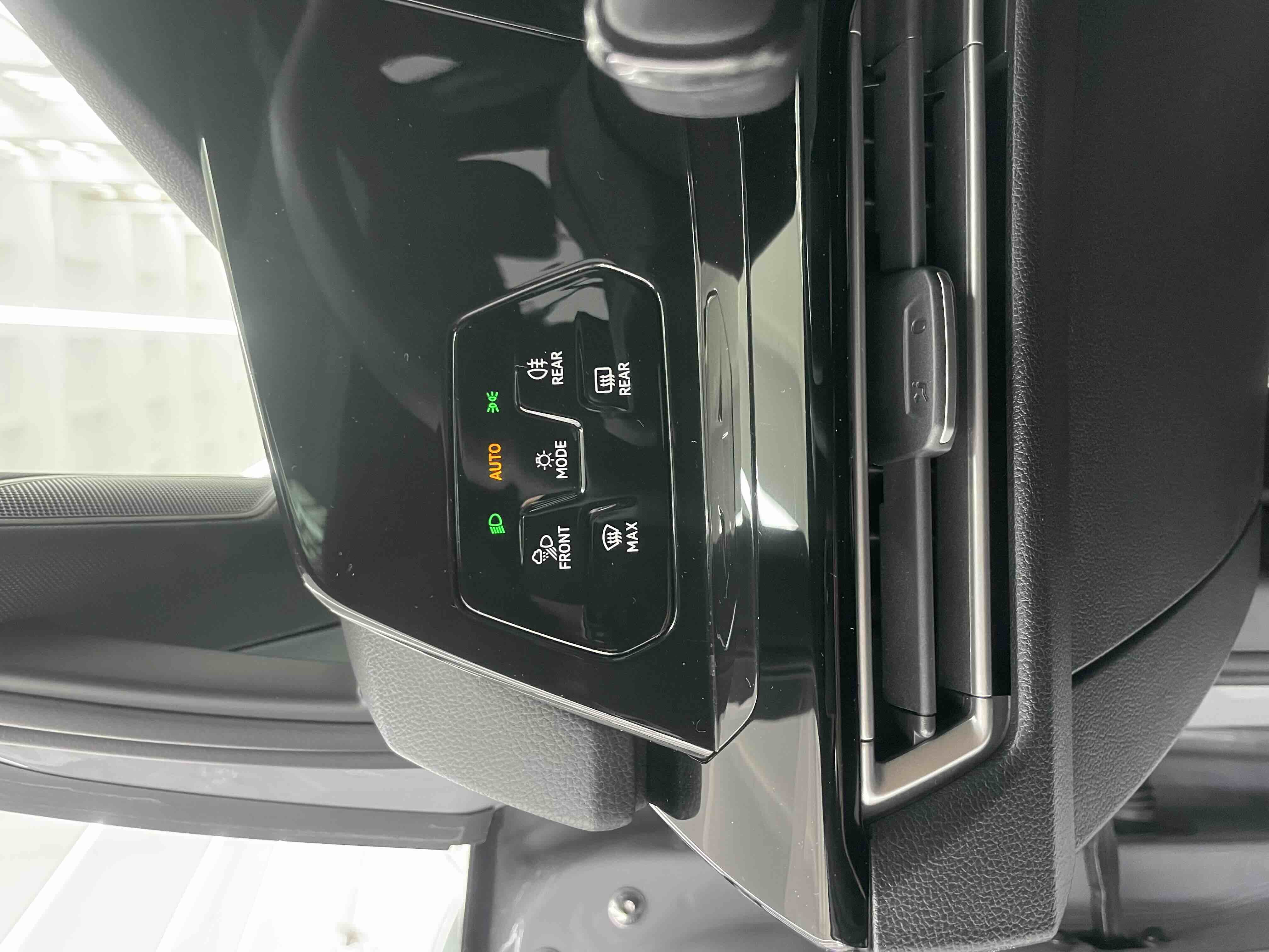 Volkswagen Golf 2021 car image #14