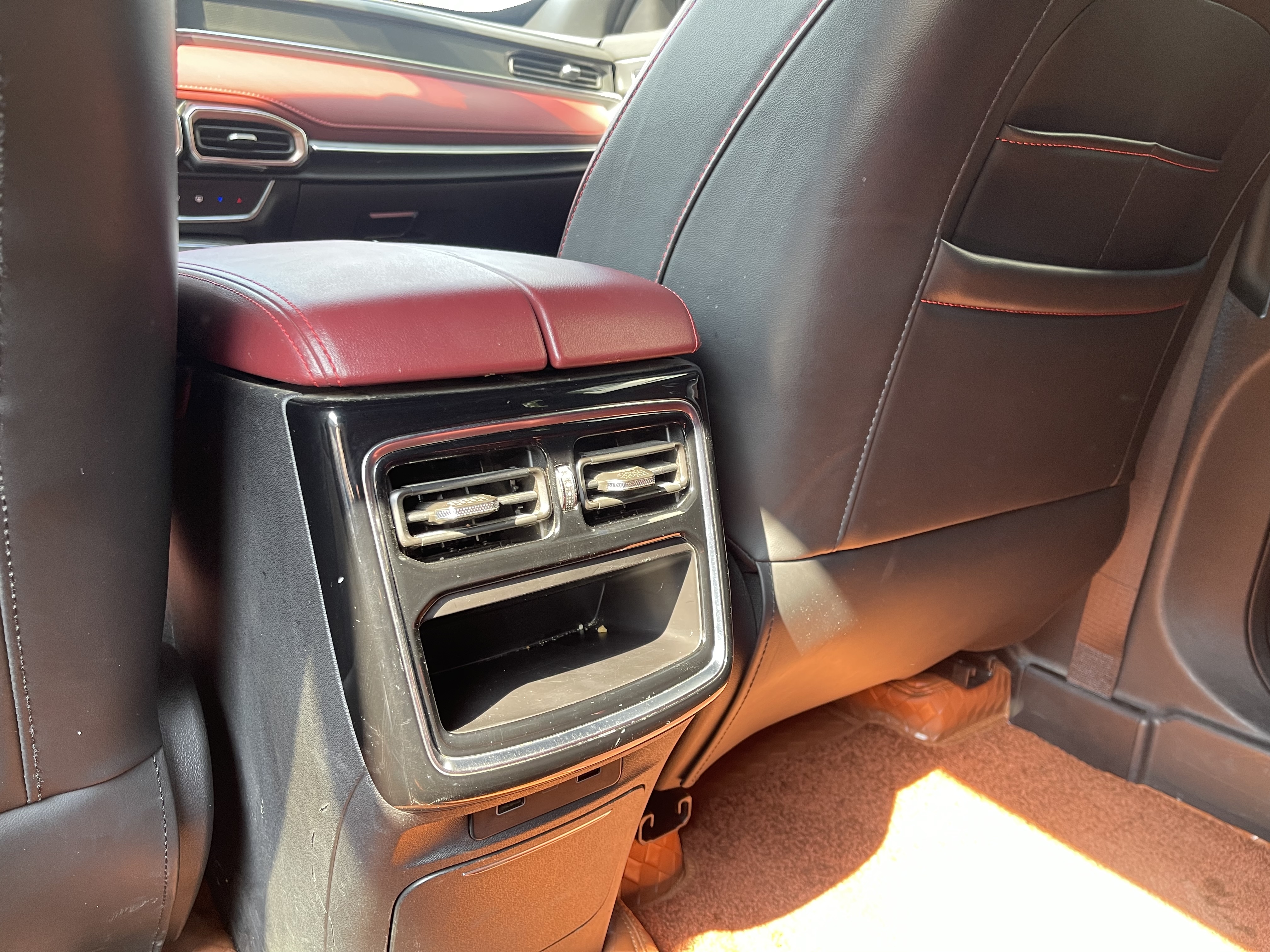 X70 PLUS 2021 #14 X70 PLUS 2021 car image #14
