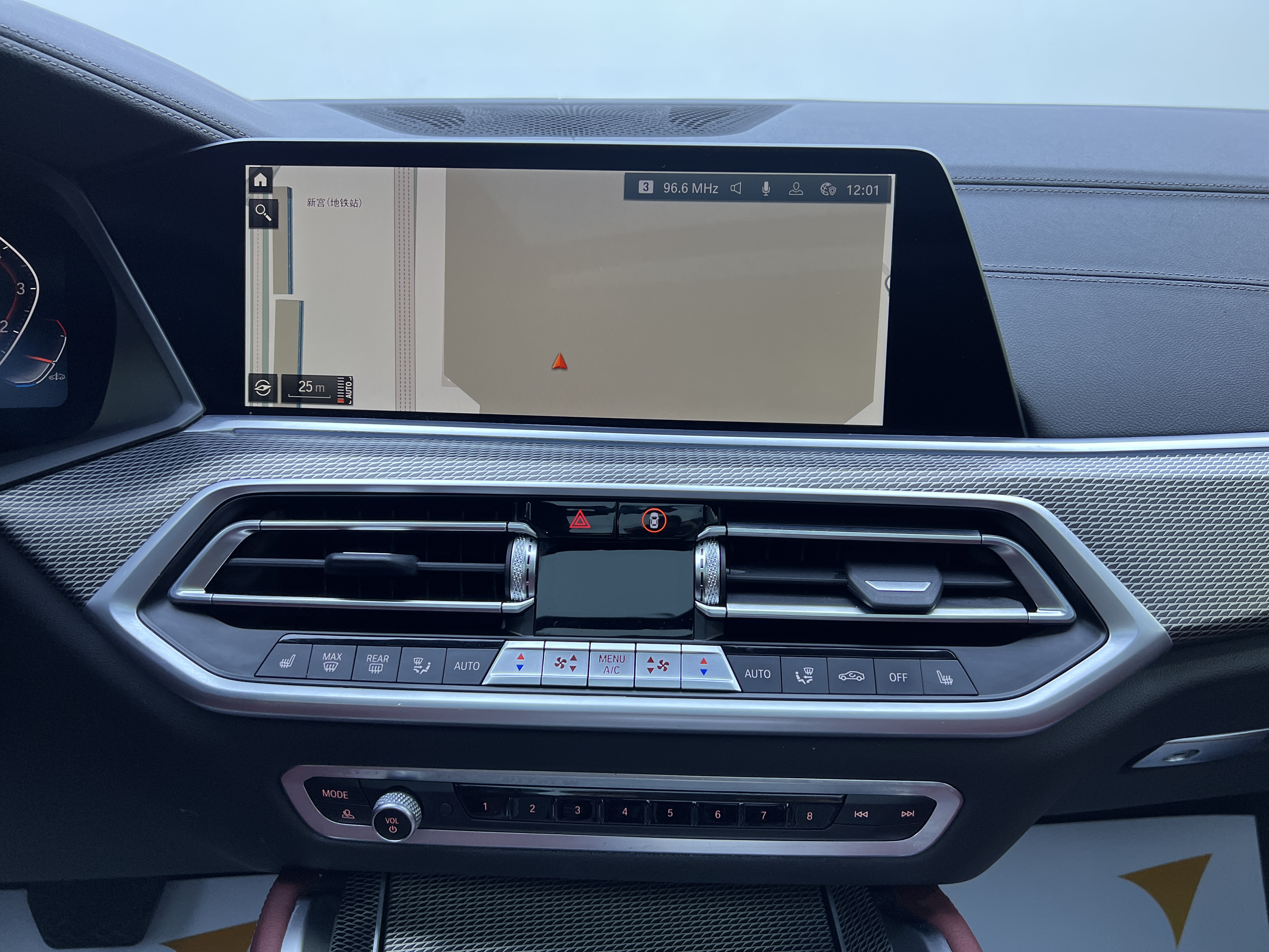 BMW X6 2022 car image #14