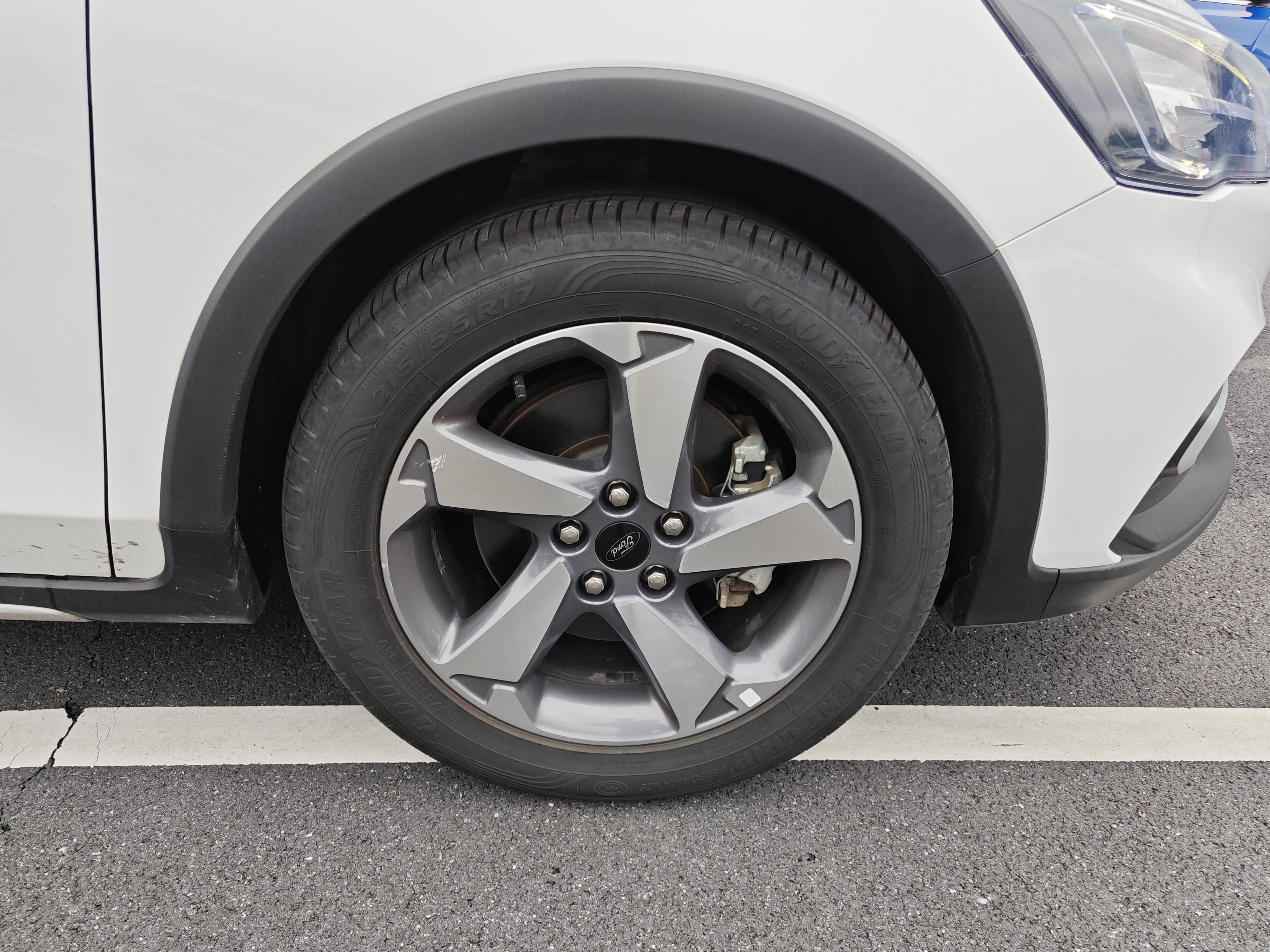 Ford Focus Active 2022 #14 Ford Focus Active 2022 صورة سيارة #14