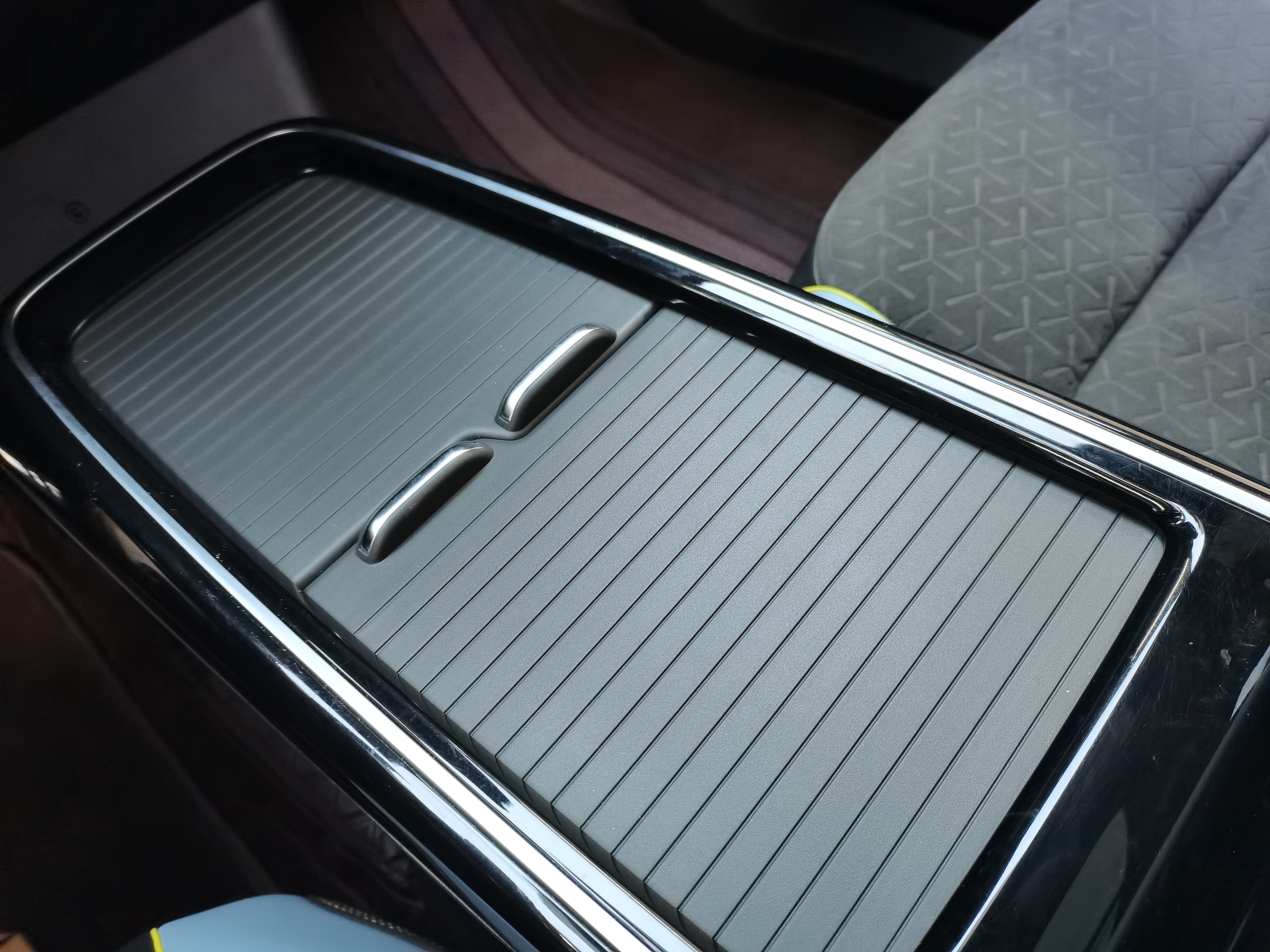 Volkswagen ID.4 X 2021 immagine di auto #14