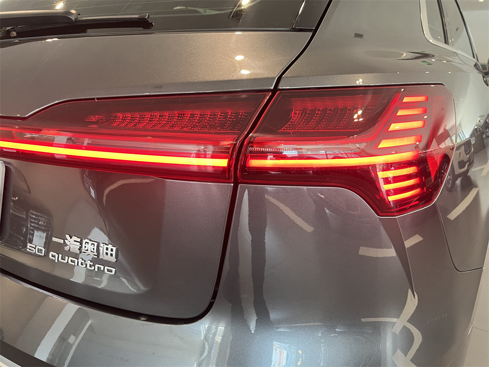 Audi e-tron 2023 #14 Audi e-tron 2023 car image #14