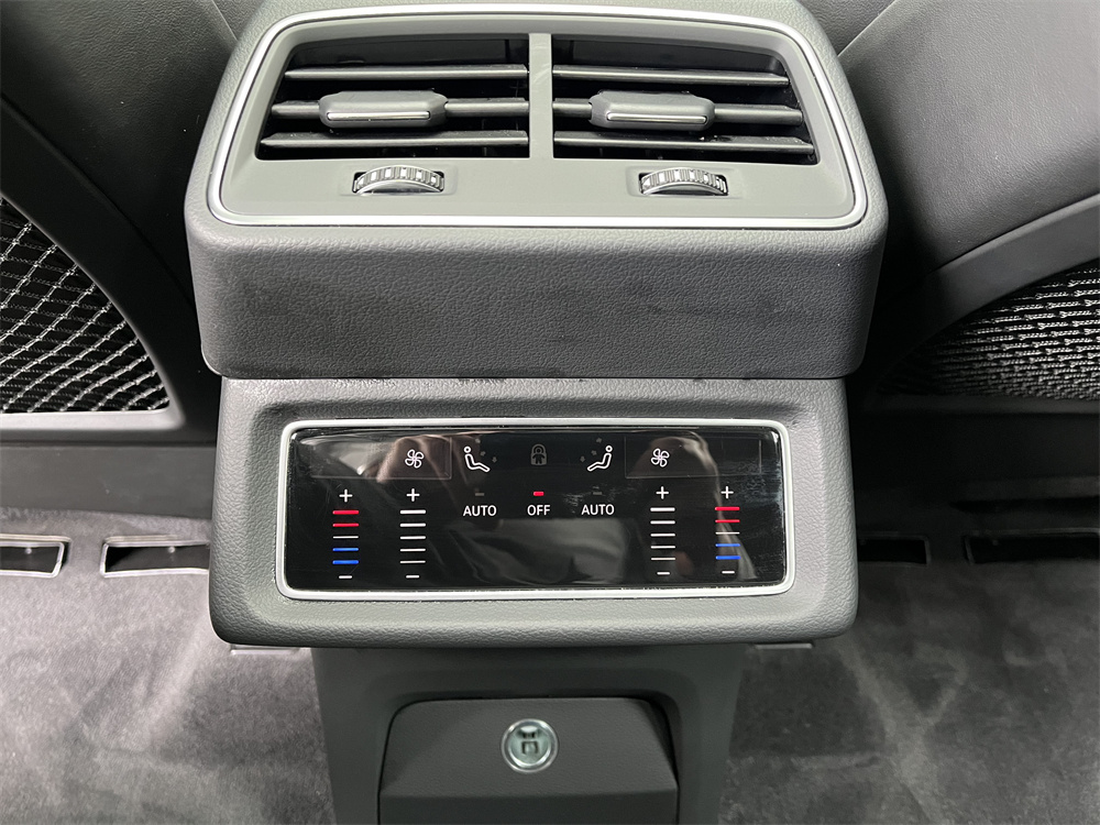 Audi e-tron 2023 #14 Audi e-tron 2023 car image #14