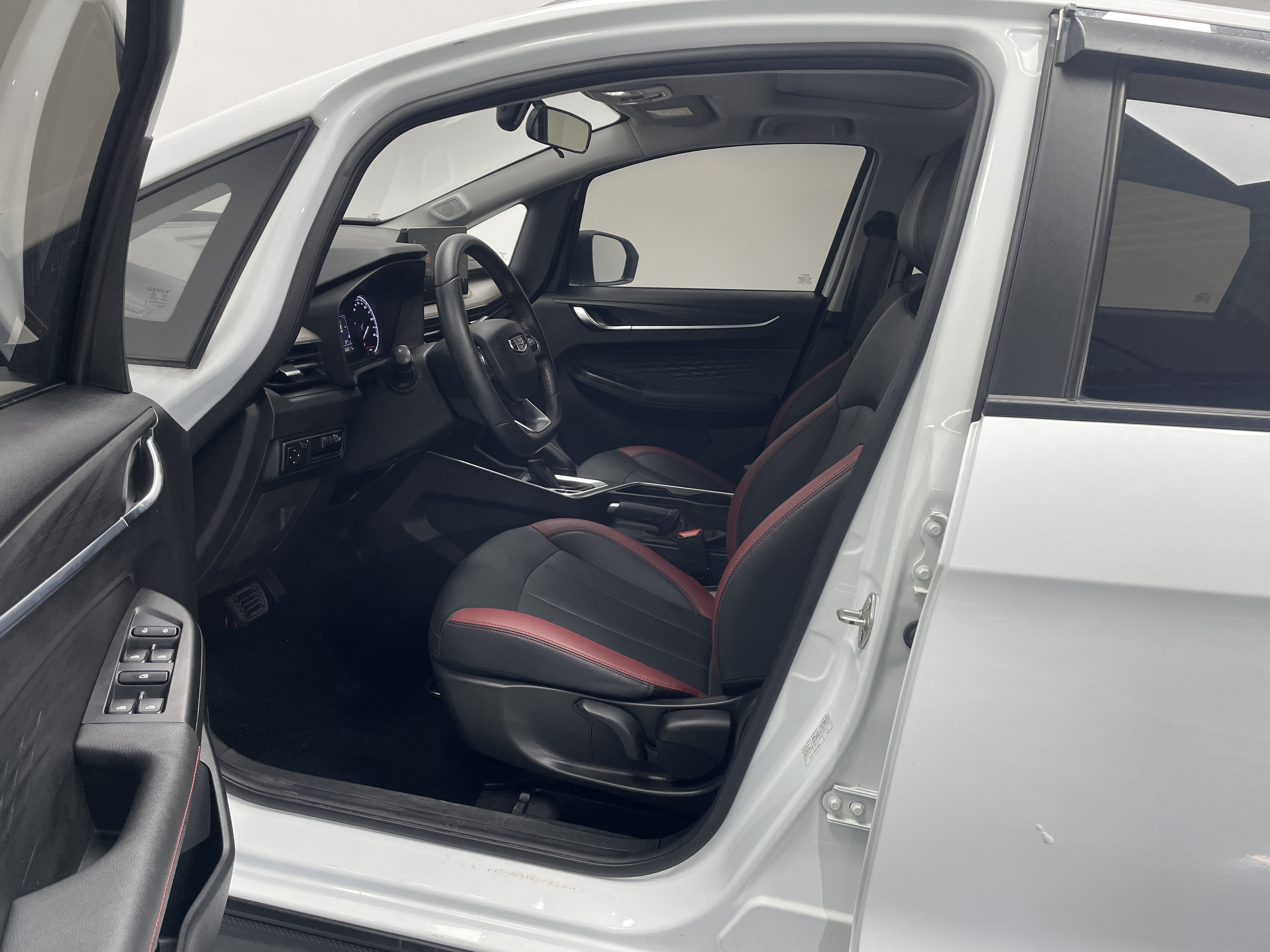 GEELY Vision X3 2022 изображение автомобиля #14