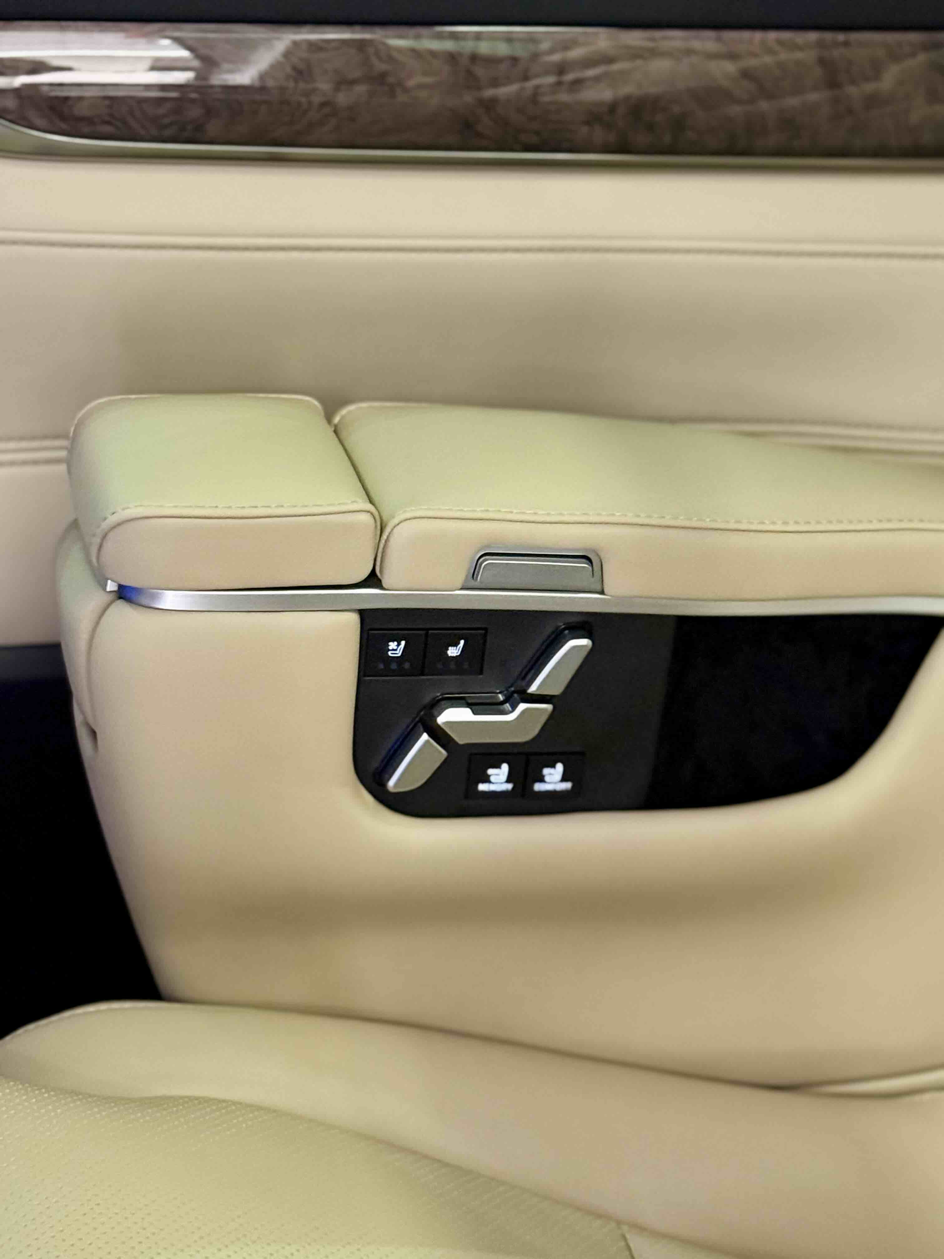 丰田 埃尔法 2023 汽车图片 #14