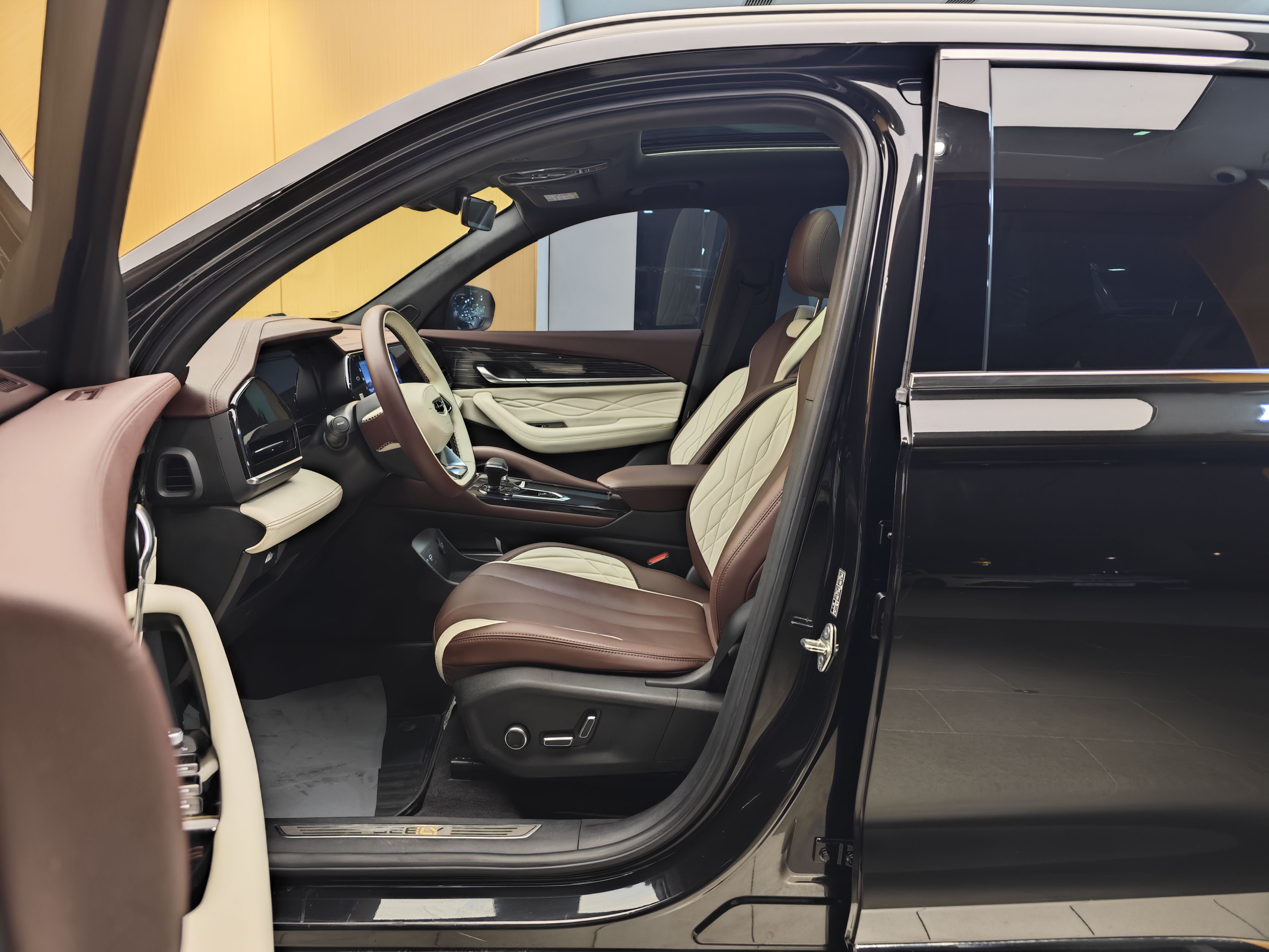 GEELY Monjaro 2023 #14 GEELY Monjaro 2023 car image #14