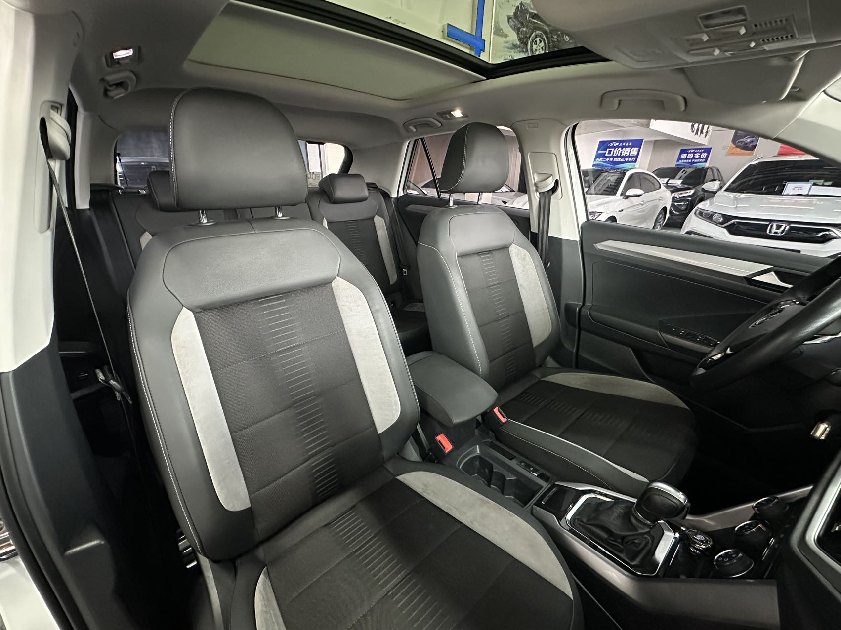 Volkswagen T-Roc 2022 car image #14