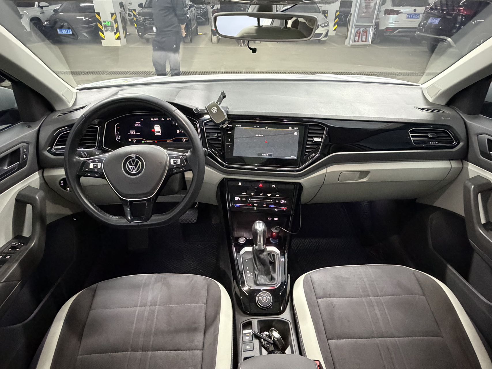 T-Roc 2021 car image #14