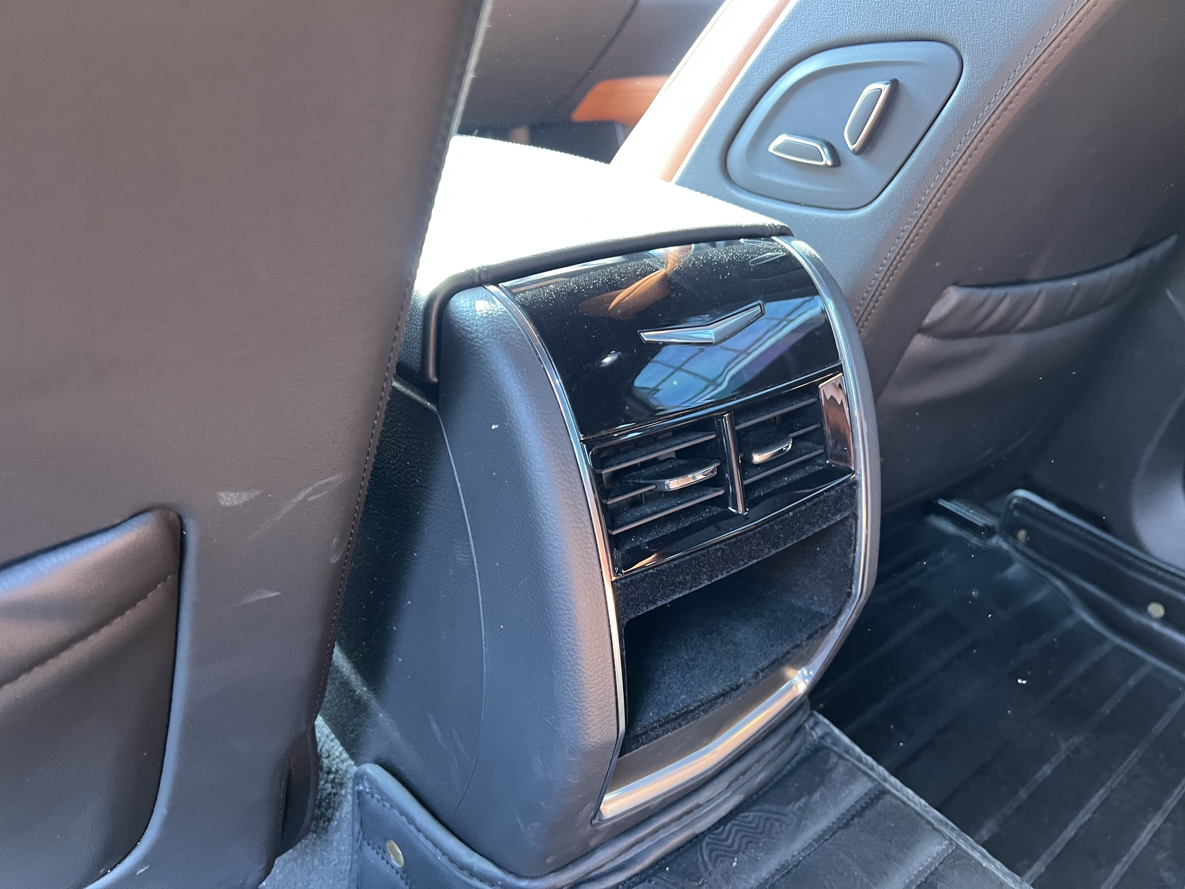 2022 car image #14