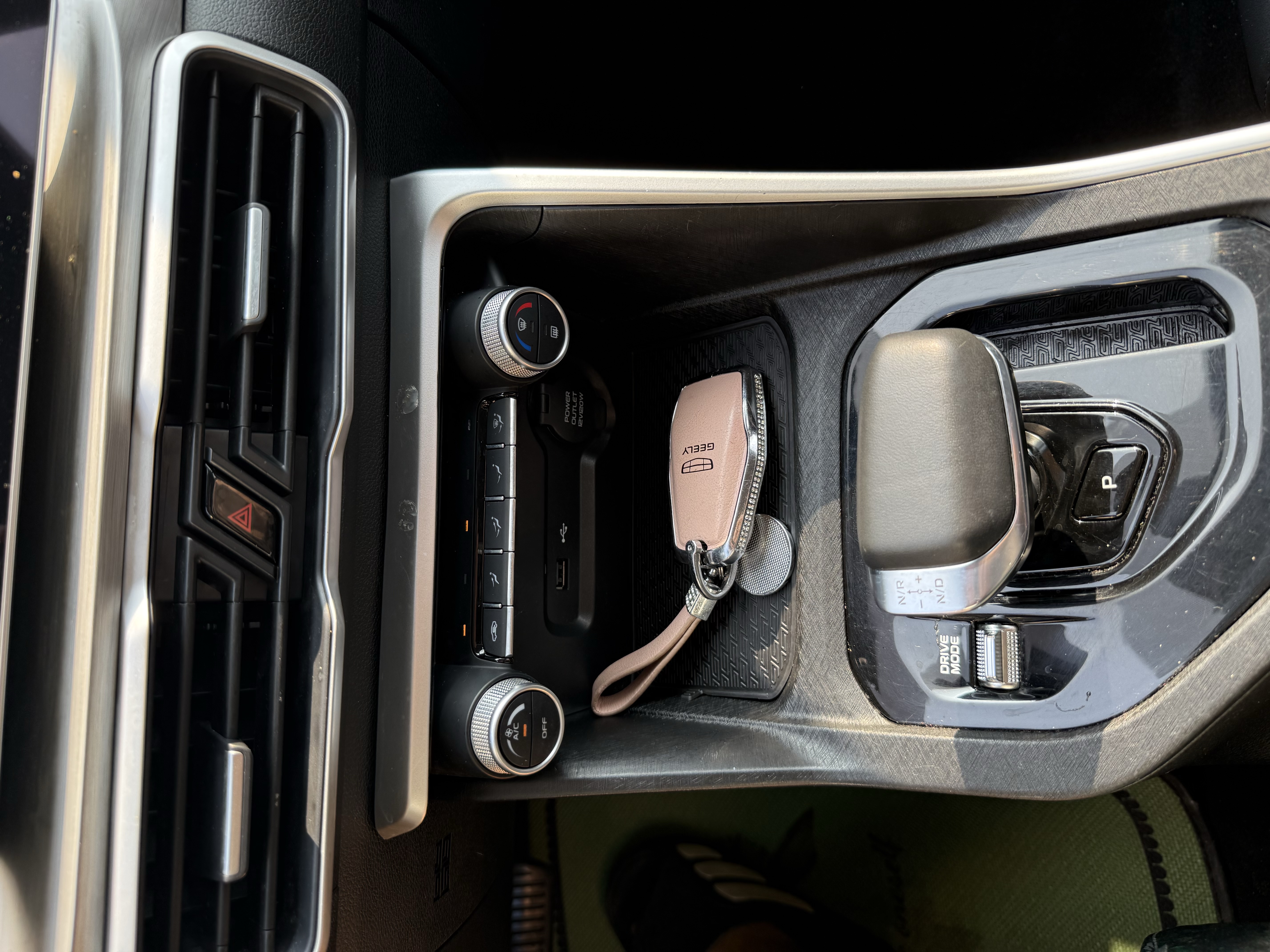 GEELY Coolray 2022 #14 GEELY Coolray 2022 car image #14