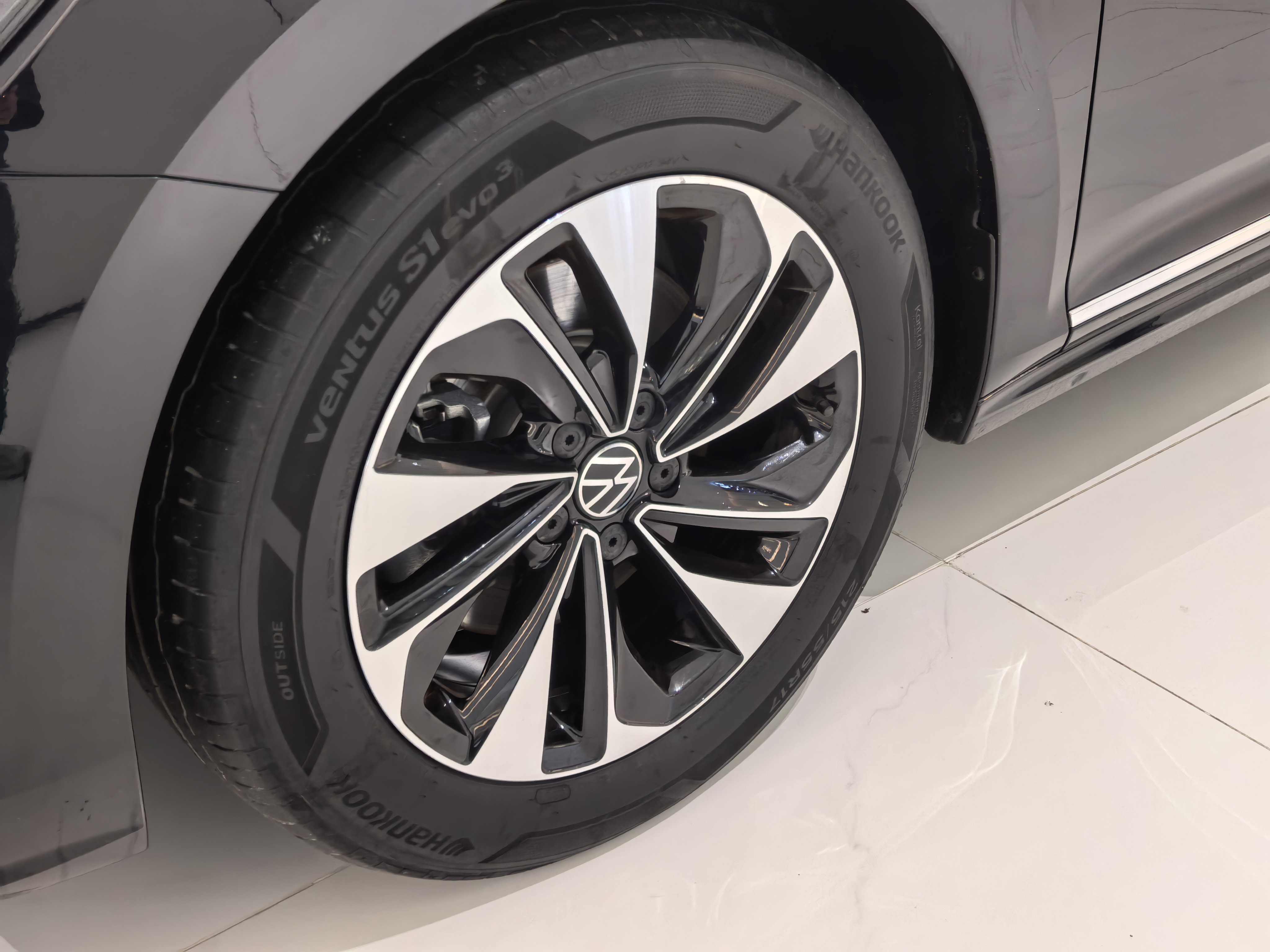 Volkswagen Passat 2021 car image #14
