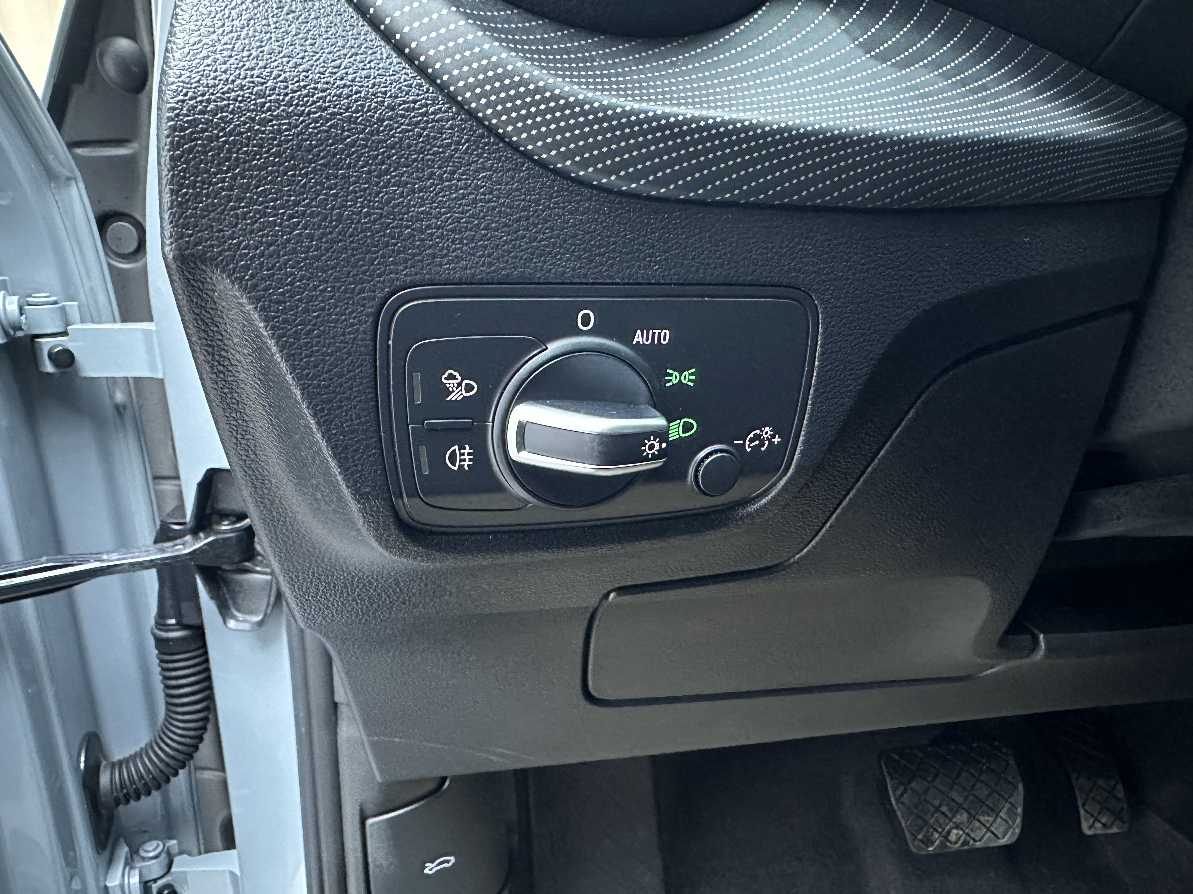 Audi Q2L 2021 car image #14