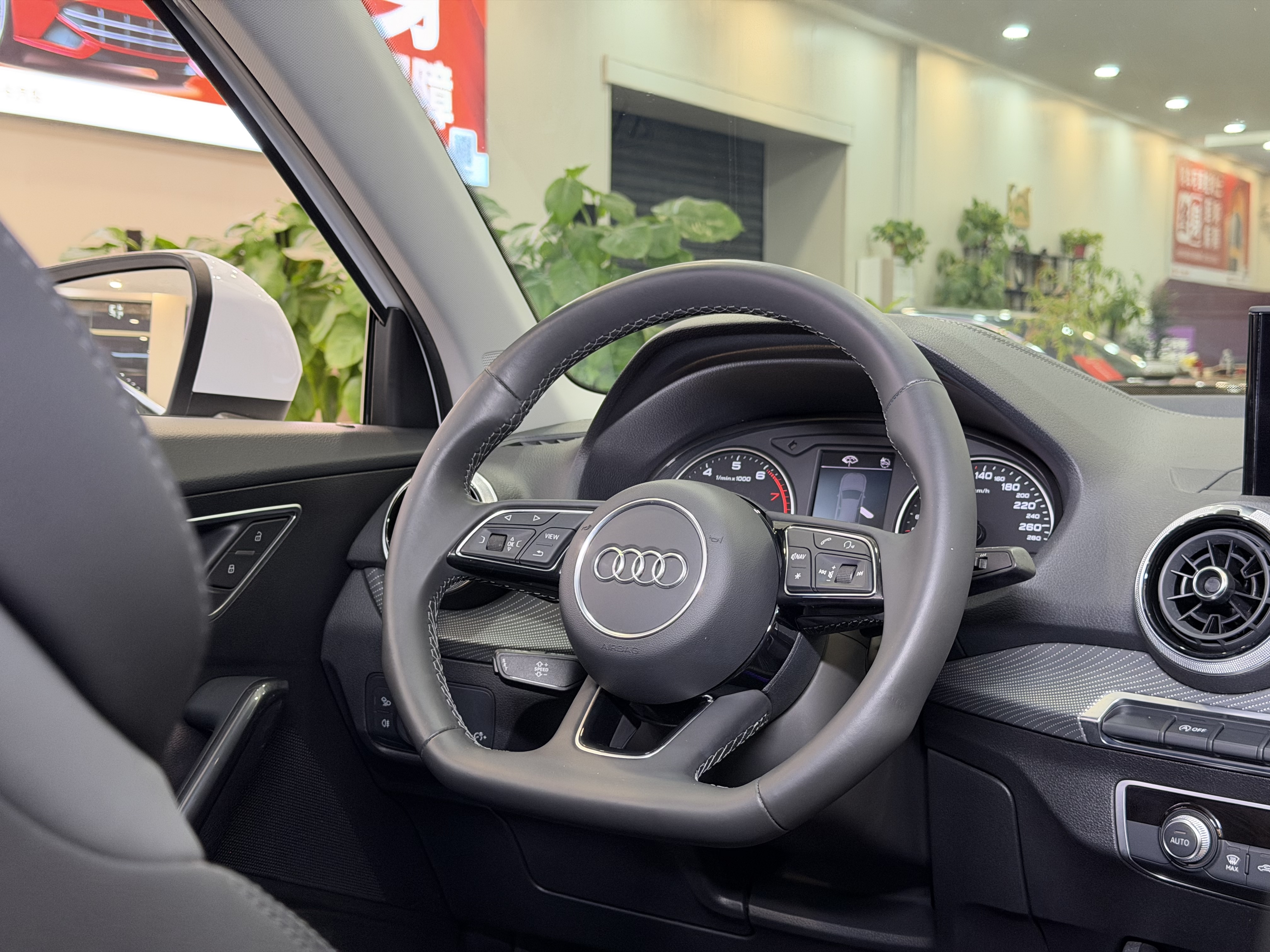 Q2L 2022 car image #14