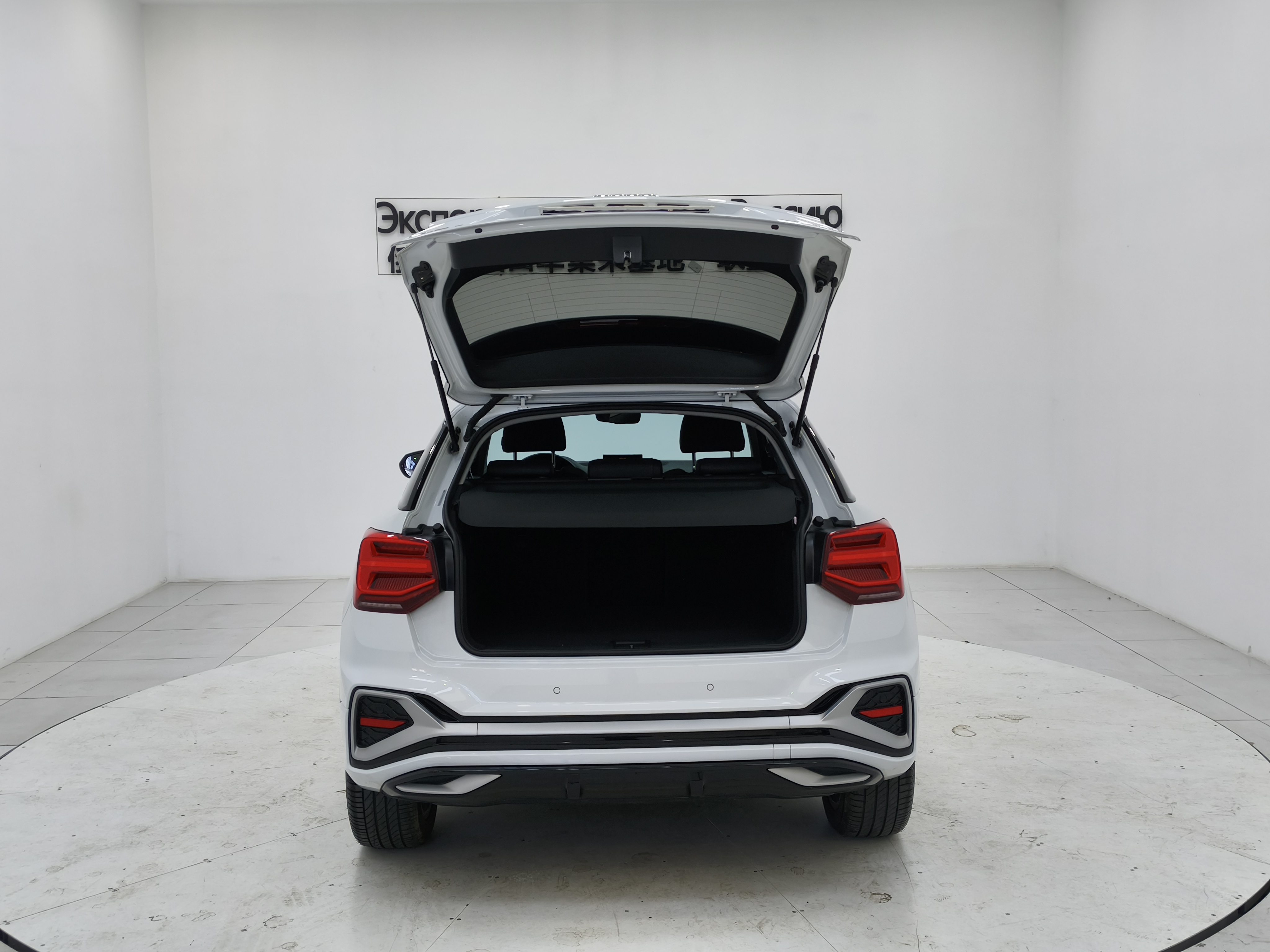 Audi Q2L 2022 car image #14