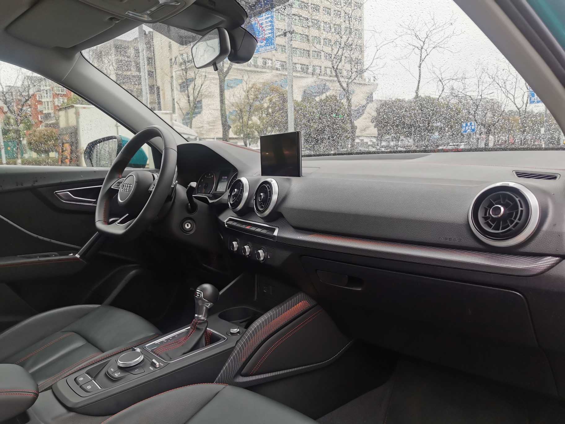 Audi Q2L 2022 car image #14