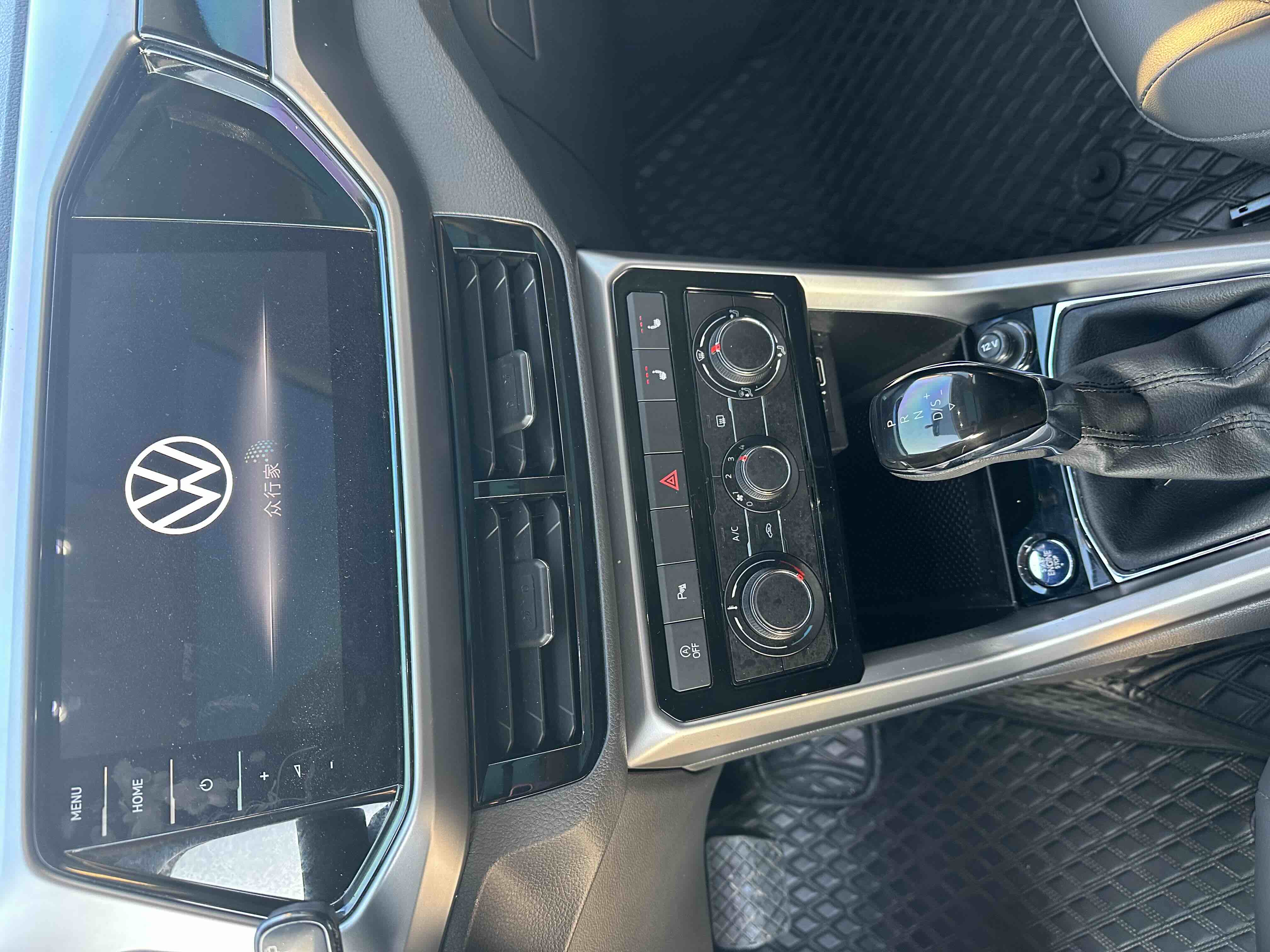 Volkswagen T-Cross 2022 car image #14