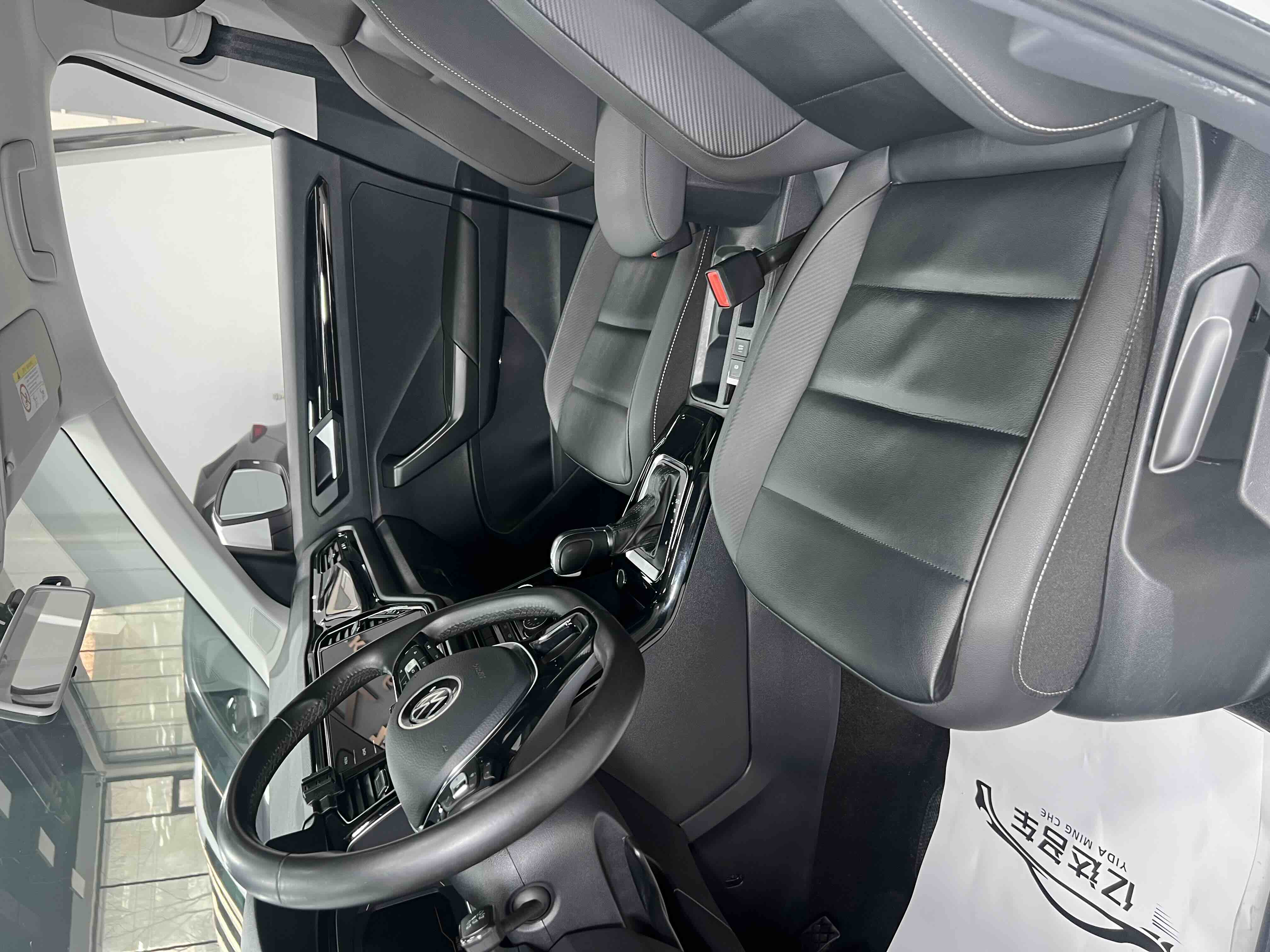 Volkswagen T-Roc 2021 car image #14