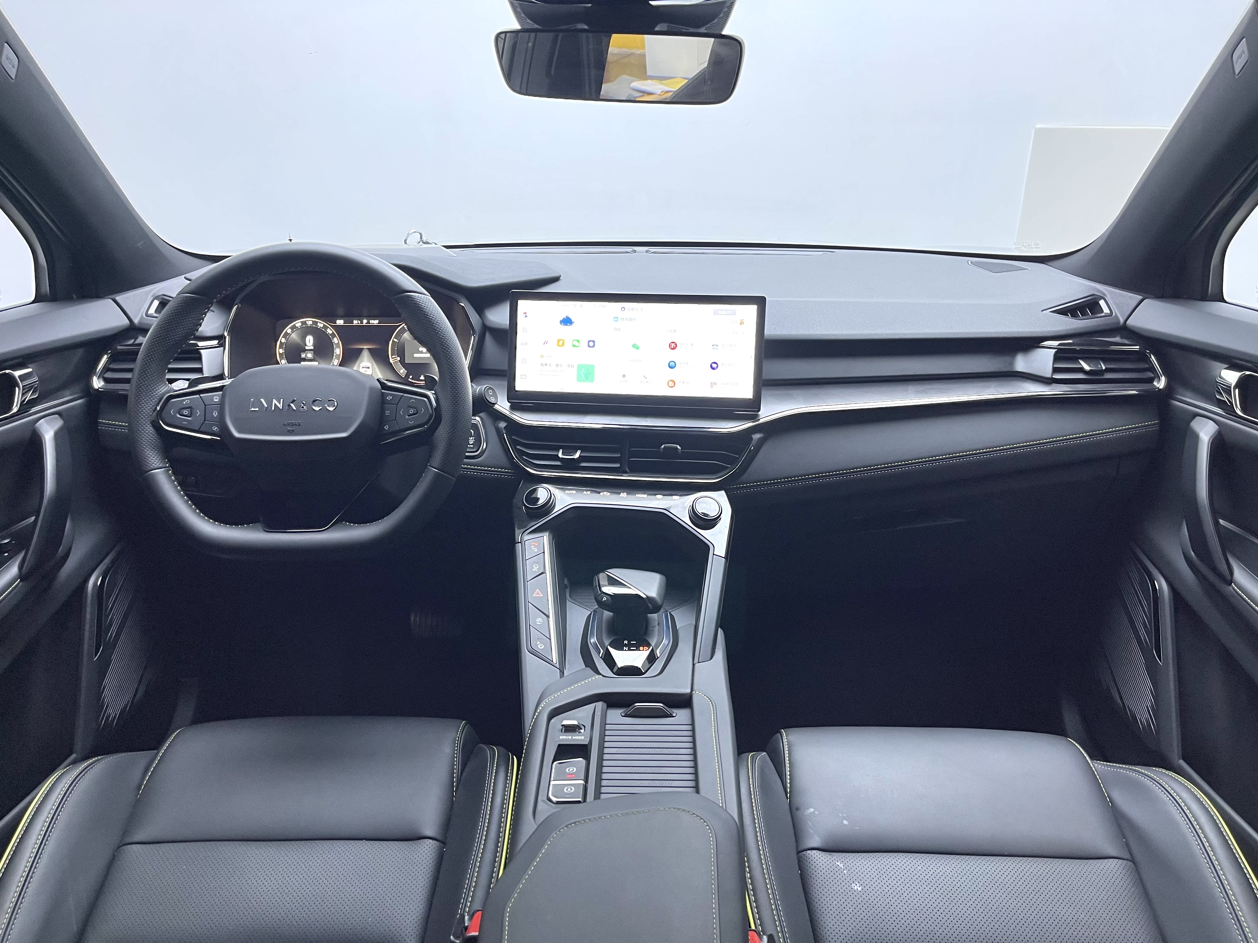 Lynk & Co 06 2024 car image #14