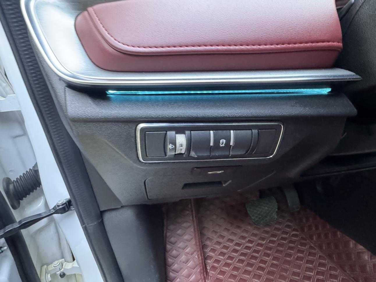 Jetour X70 PLUS 2022 car image #14