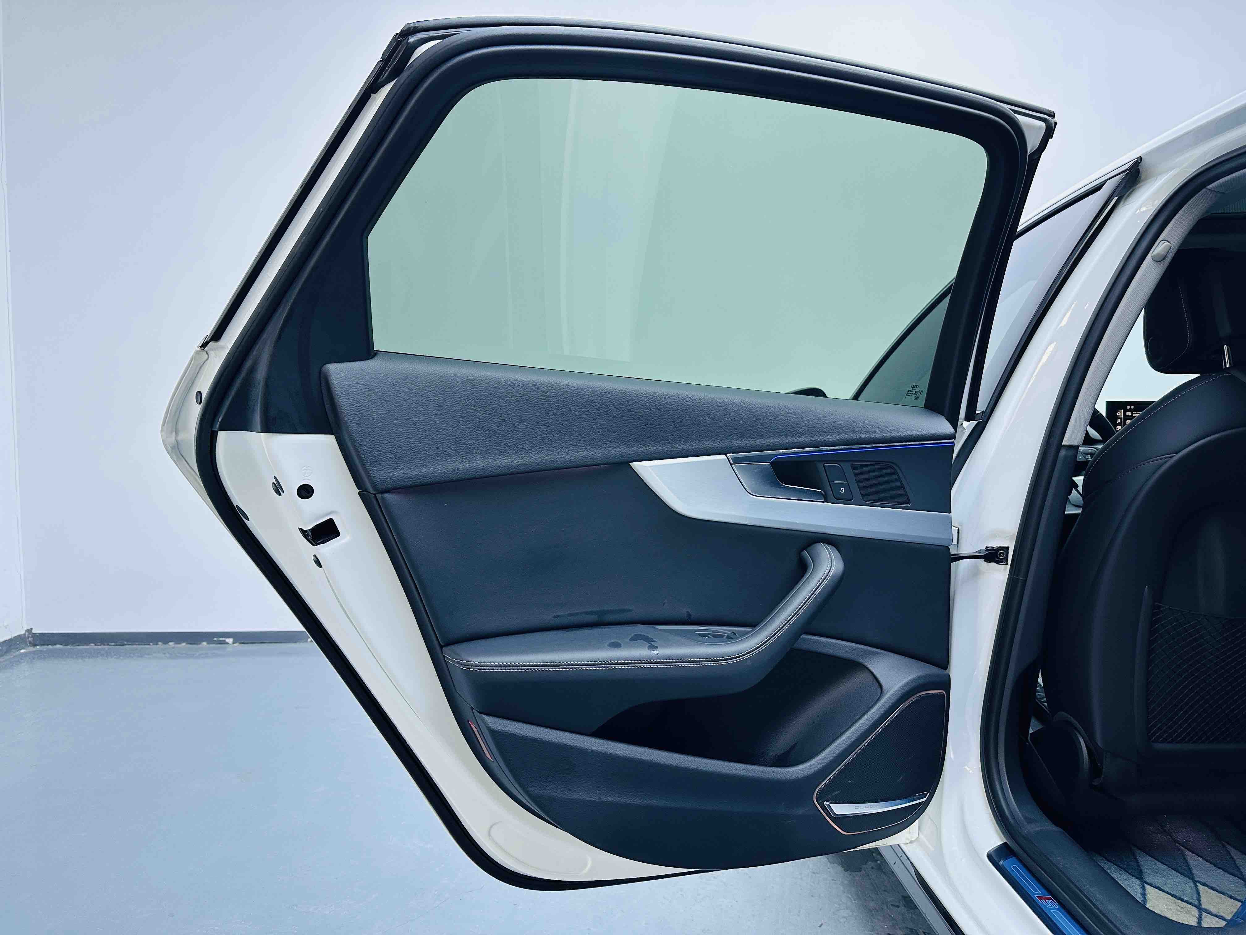 Audi A4L 2022 immagine di auto #14
