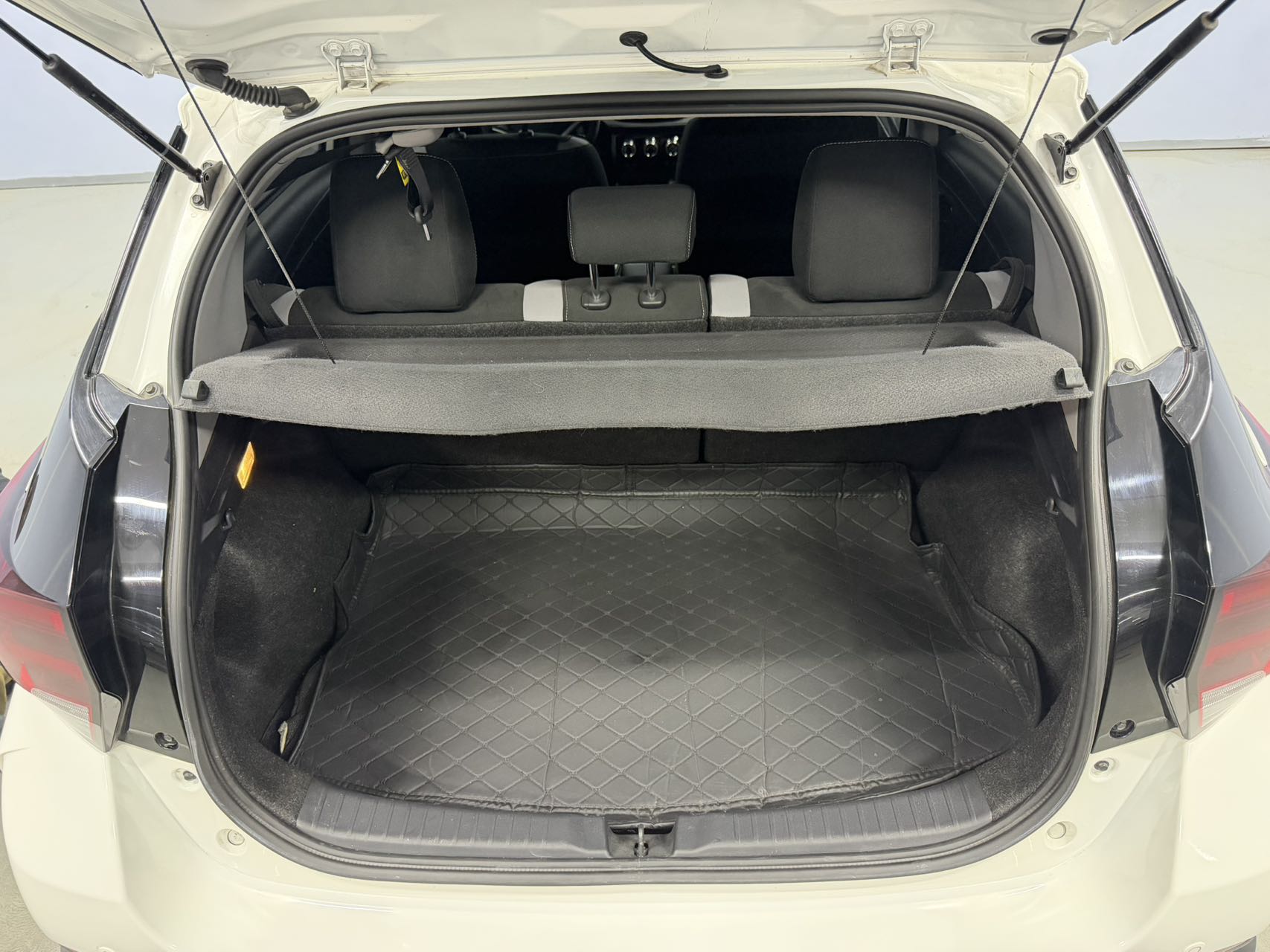 Yaris L Zhixuan 2022 #14 Yaris L Zhixuan 2022 car image #14