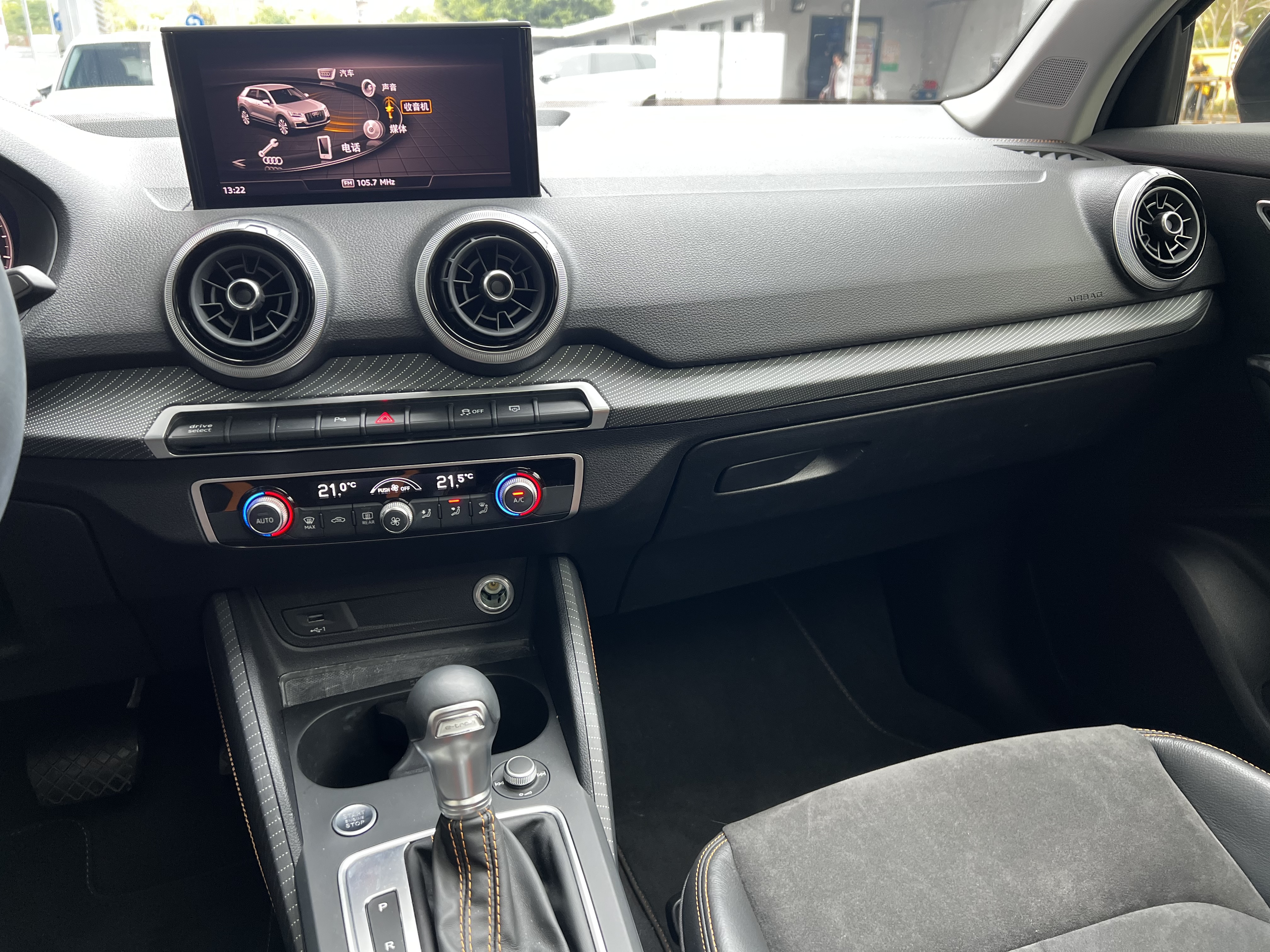 Audi Q2L e-tron 2022 immagine di auto #14