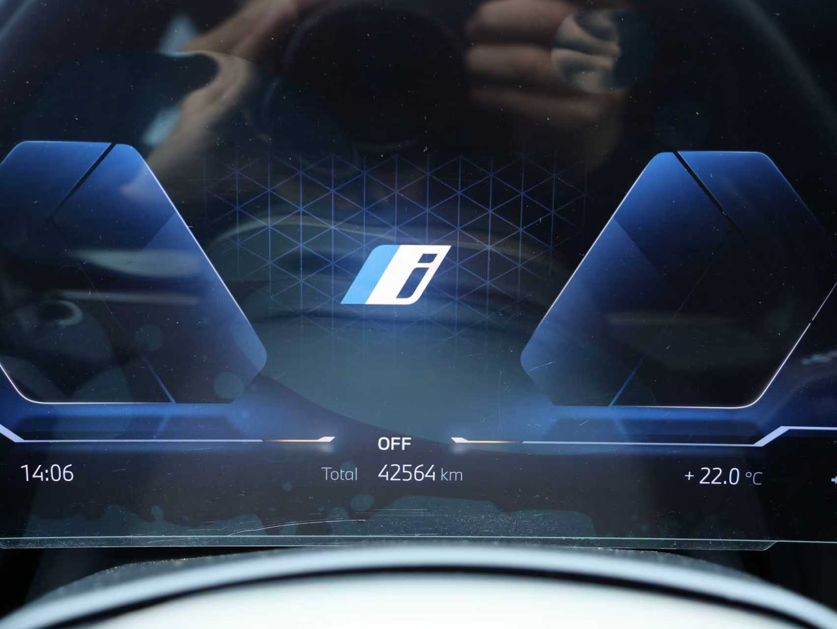 BMW iX 2023 immagine di auto #14