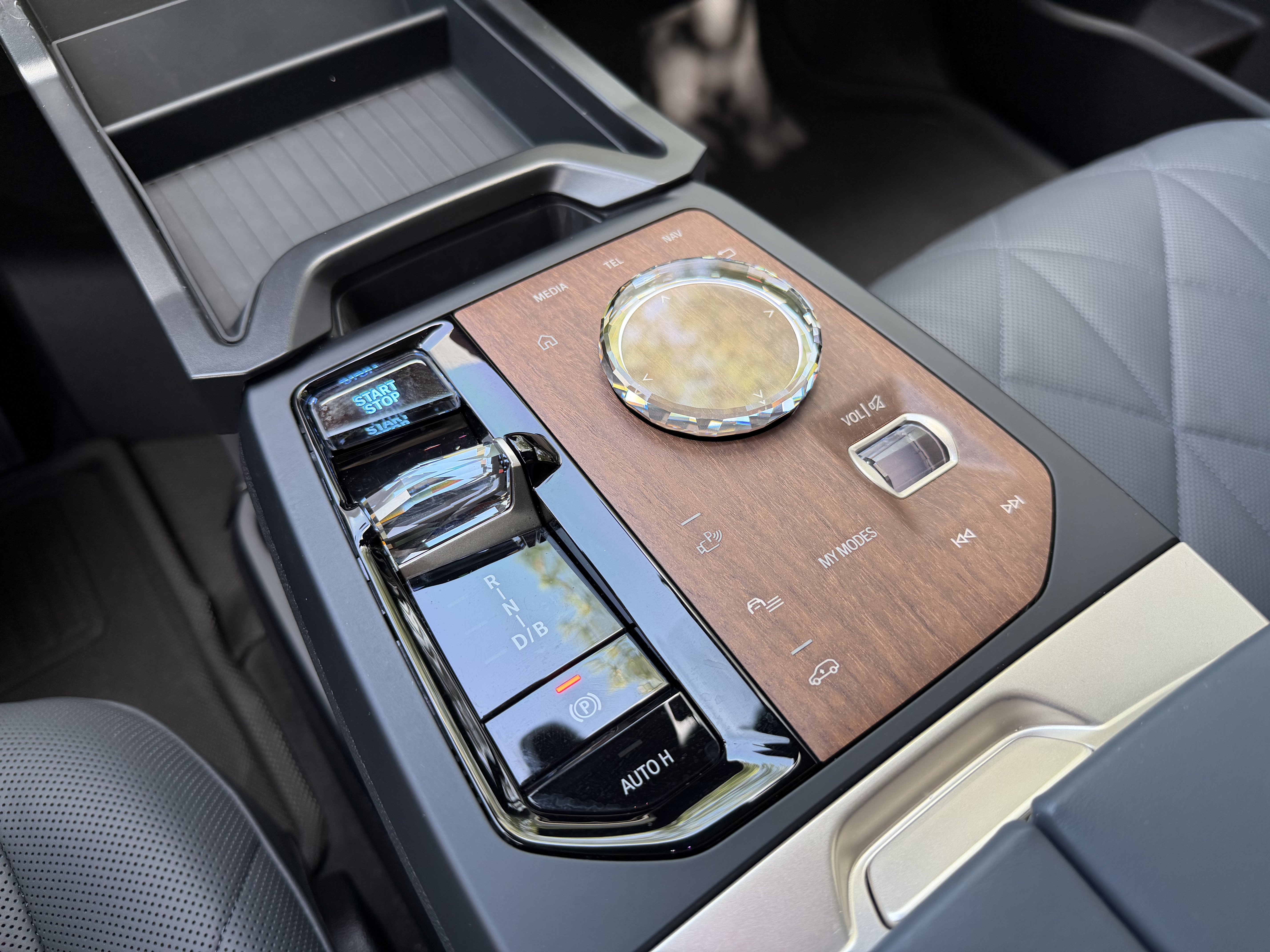 BMW iX M60 2023 car image #14