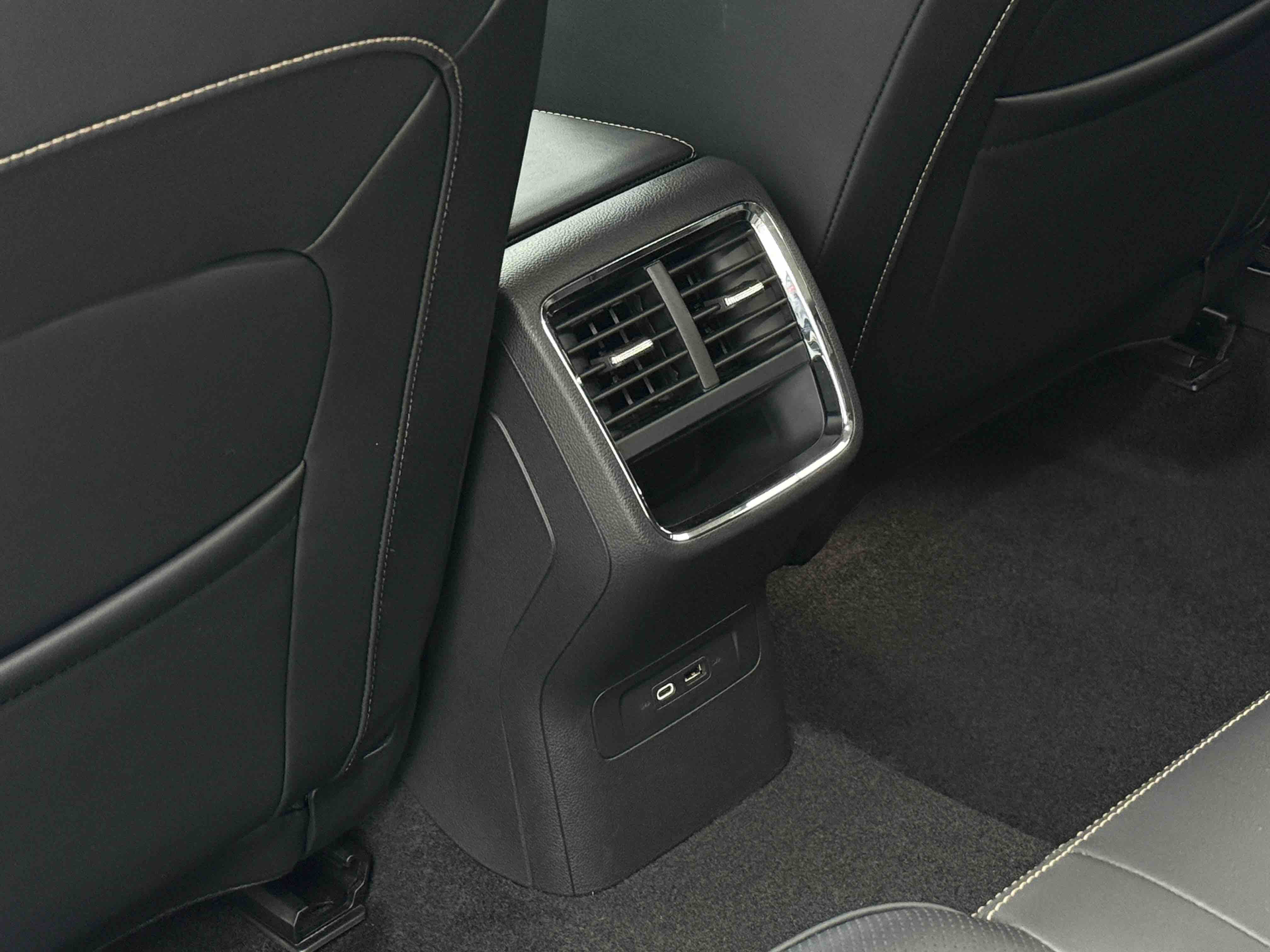 Skoda Octavia 2022 car image #14