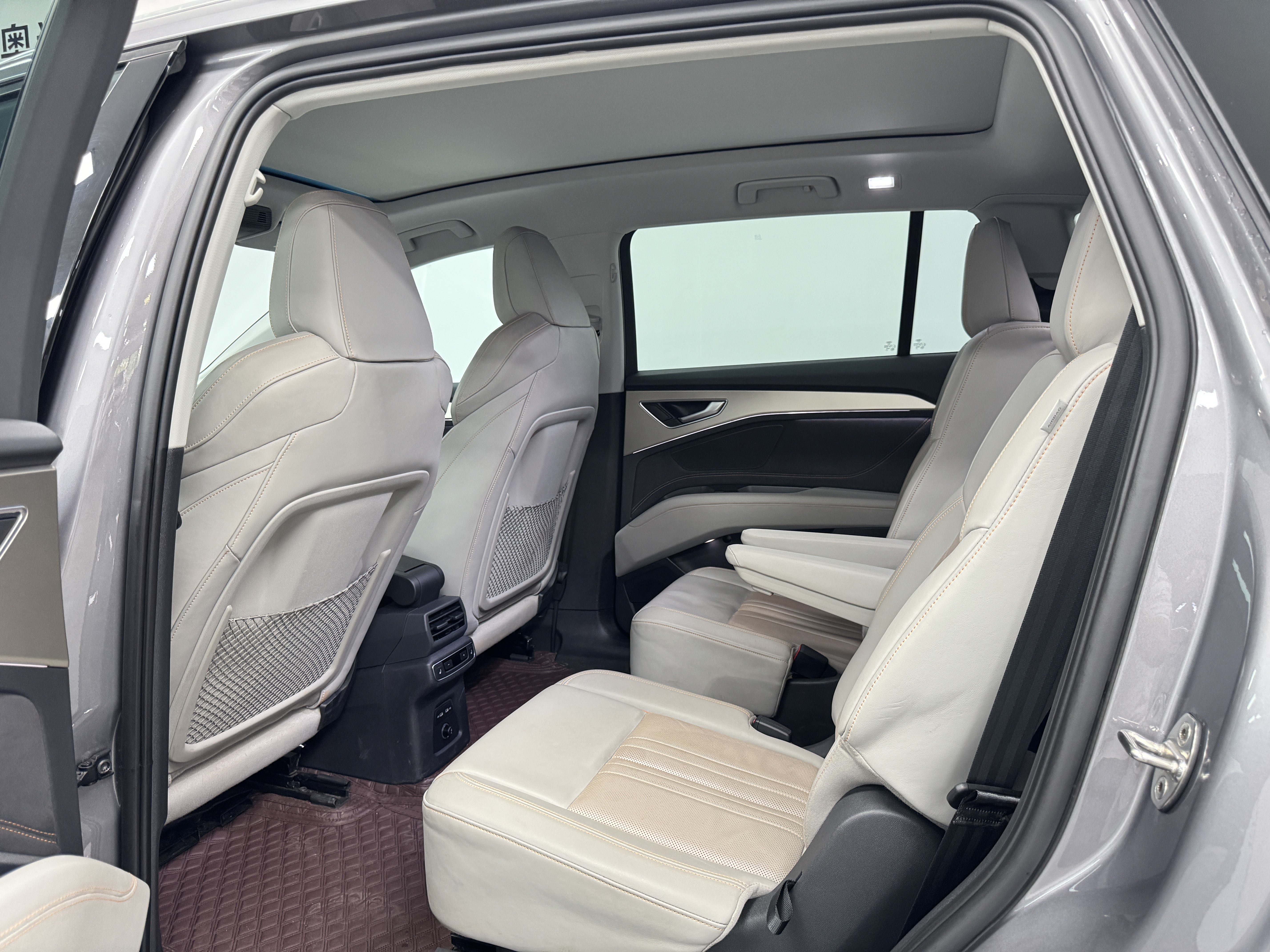 Audi Q5 e-tron 2023 immagine di auto #14