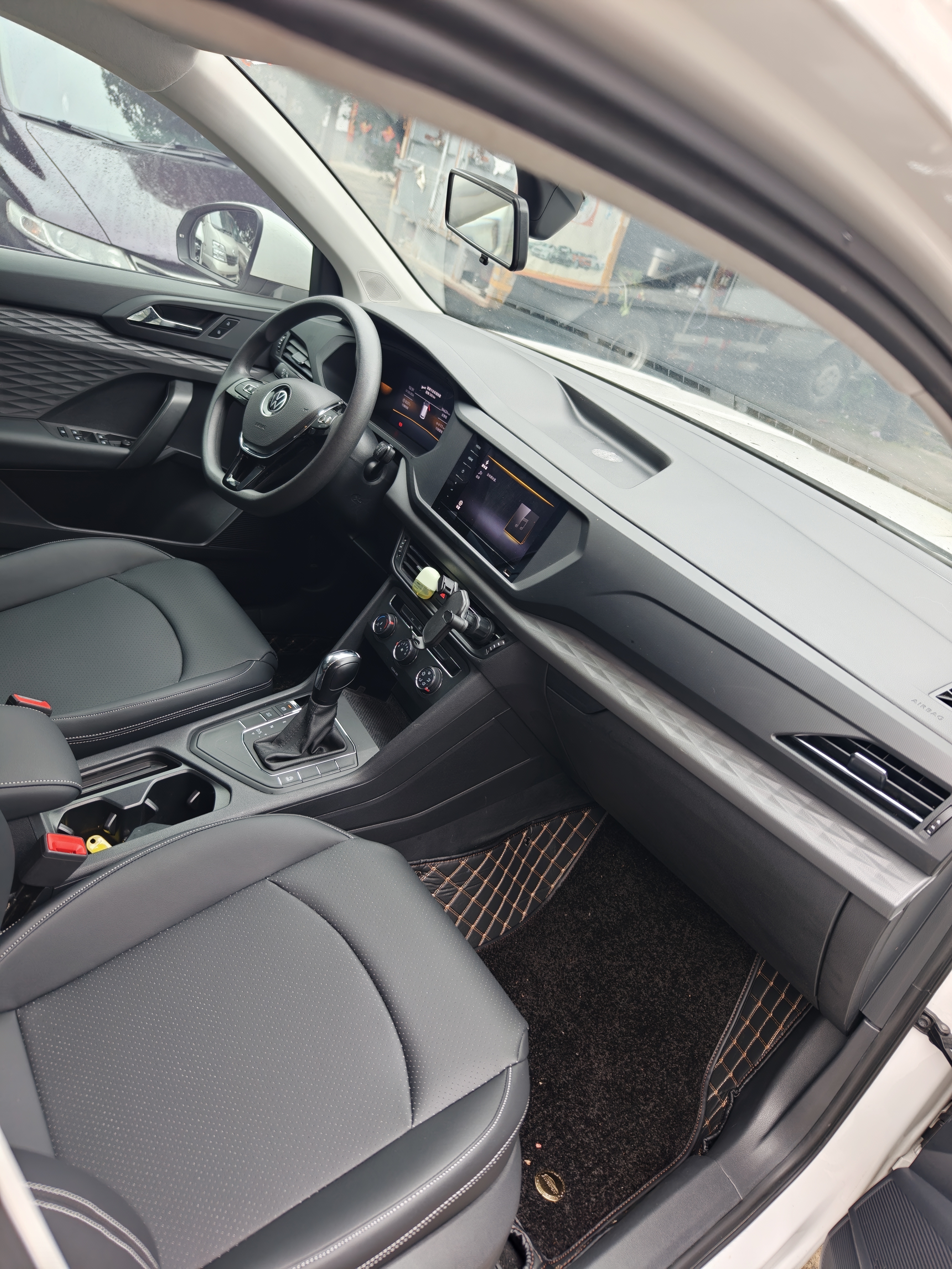 Volkswagen Tharu 2023 car image #14