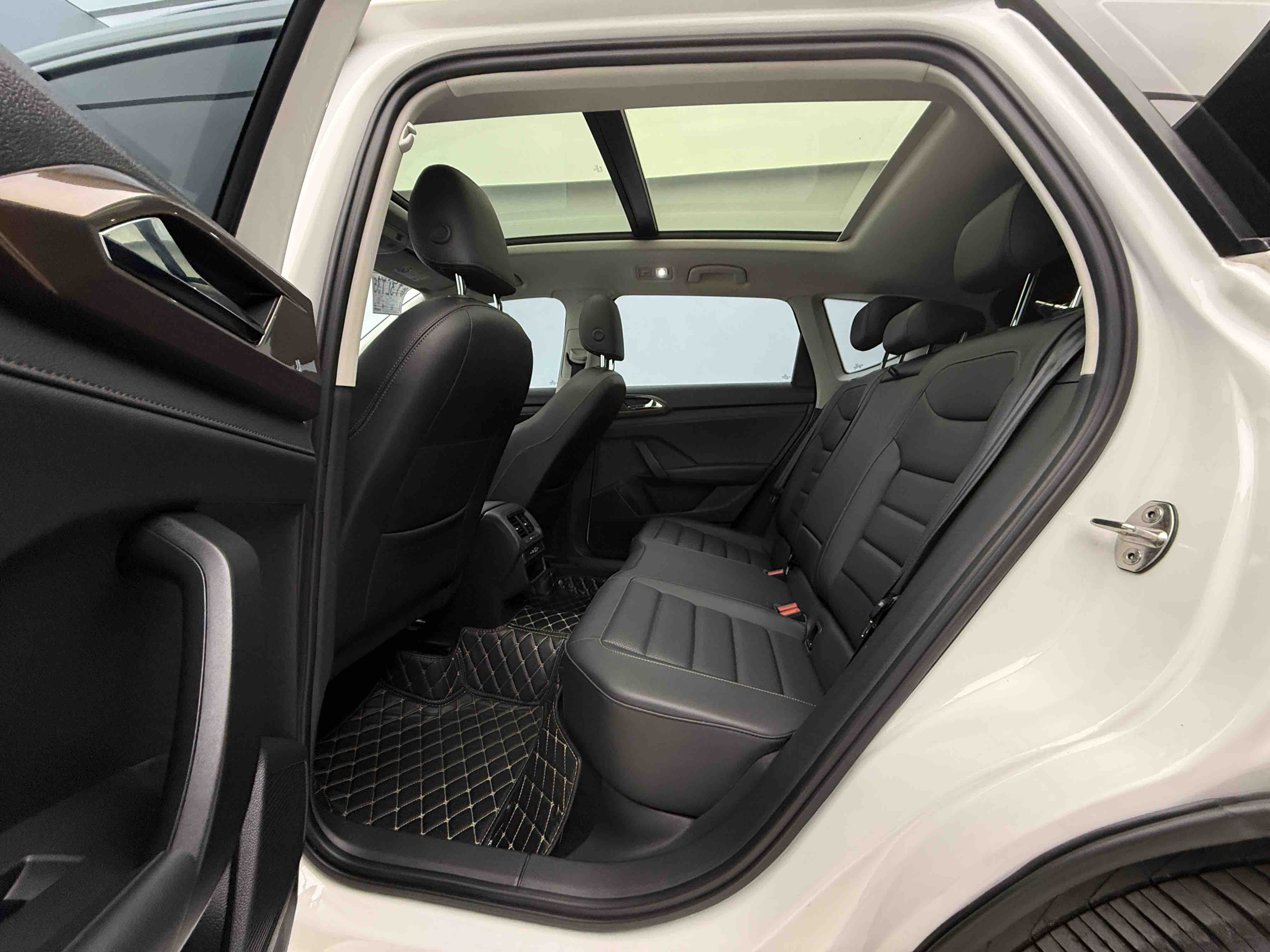 Volkswagen Tharu 2022 immagine di auto #14