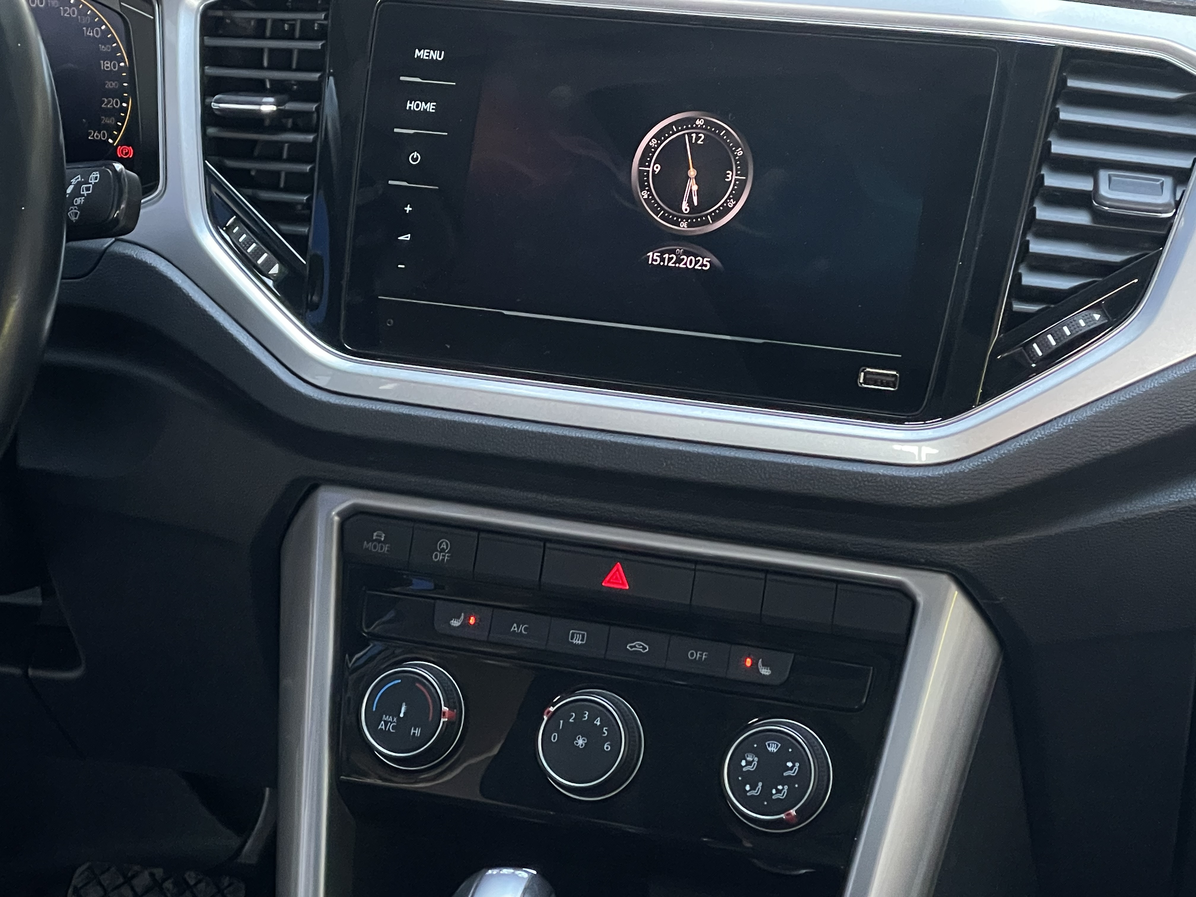 Volkswagen T-Roc 2022 car image #14