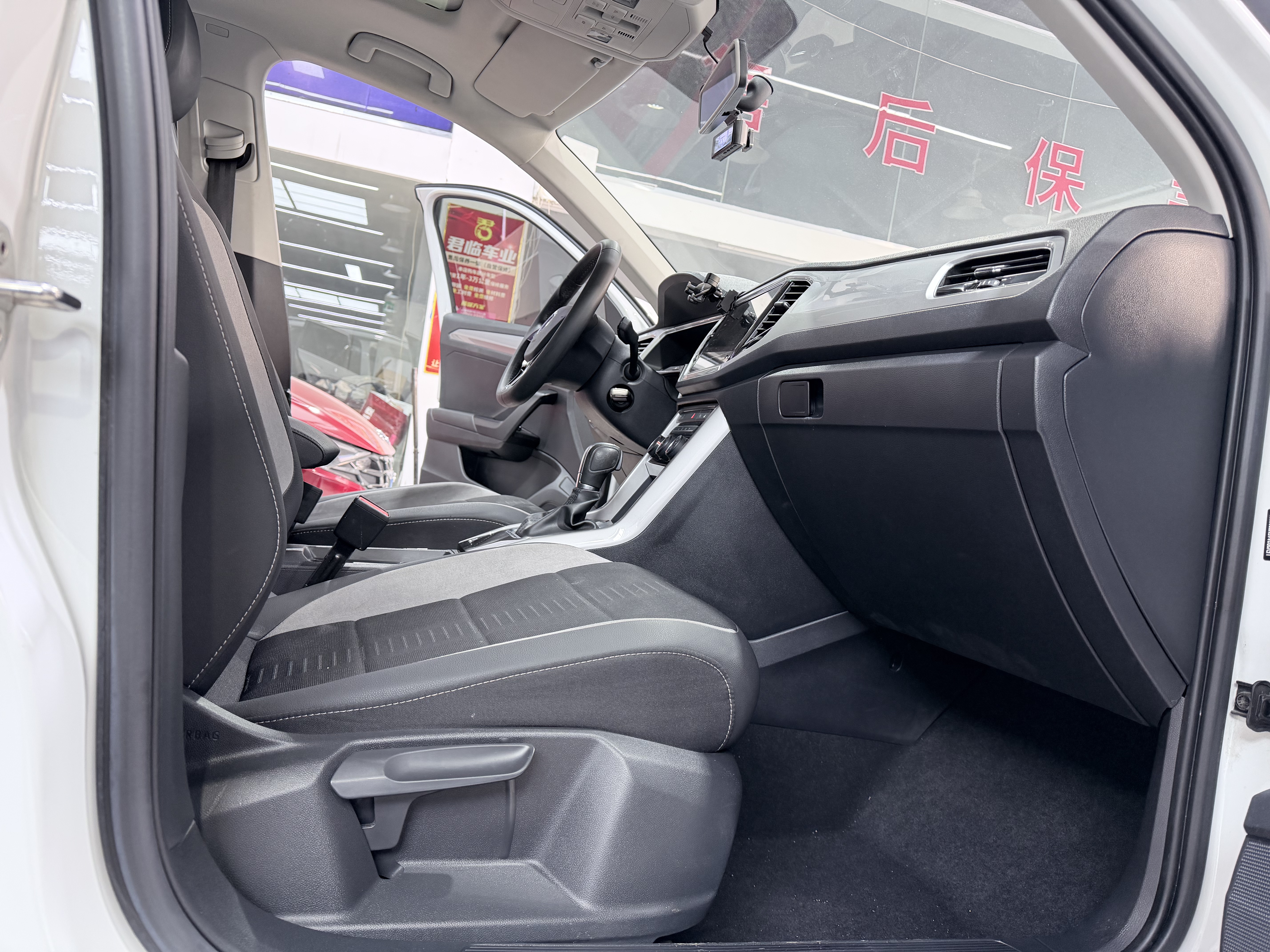 Volkswagen T-Roc 2022 immagine di auto #14