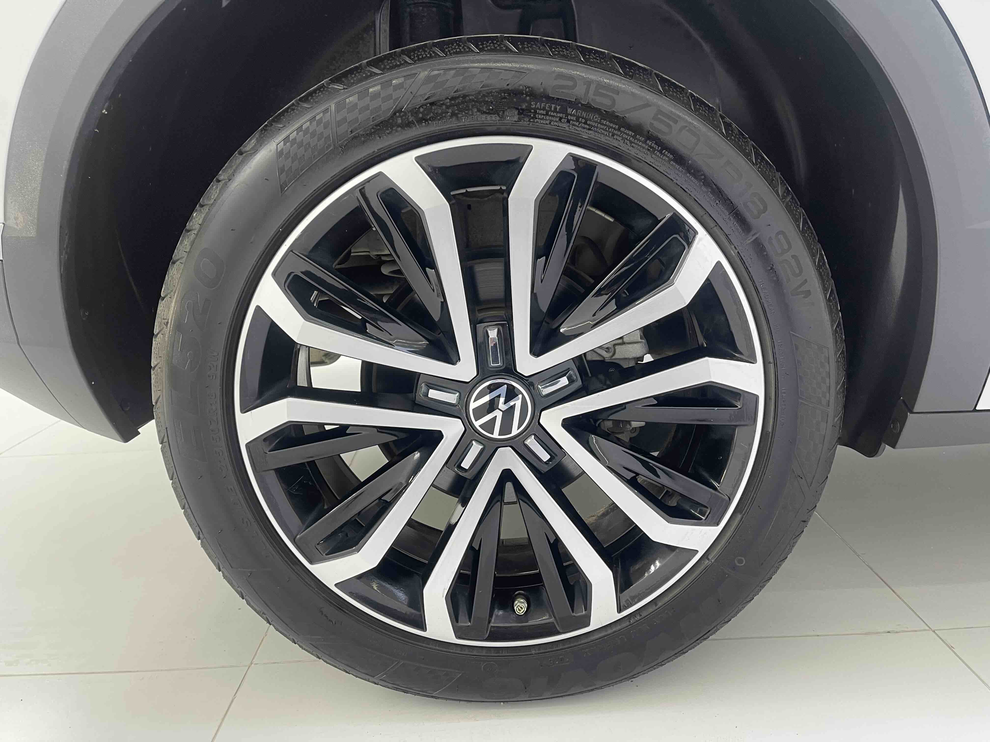 Volkswagen T-Roc 2023 car image #14