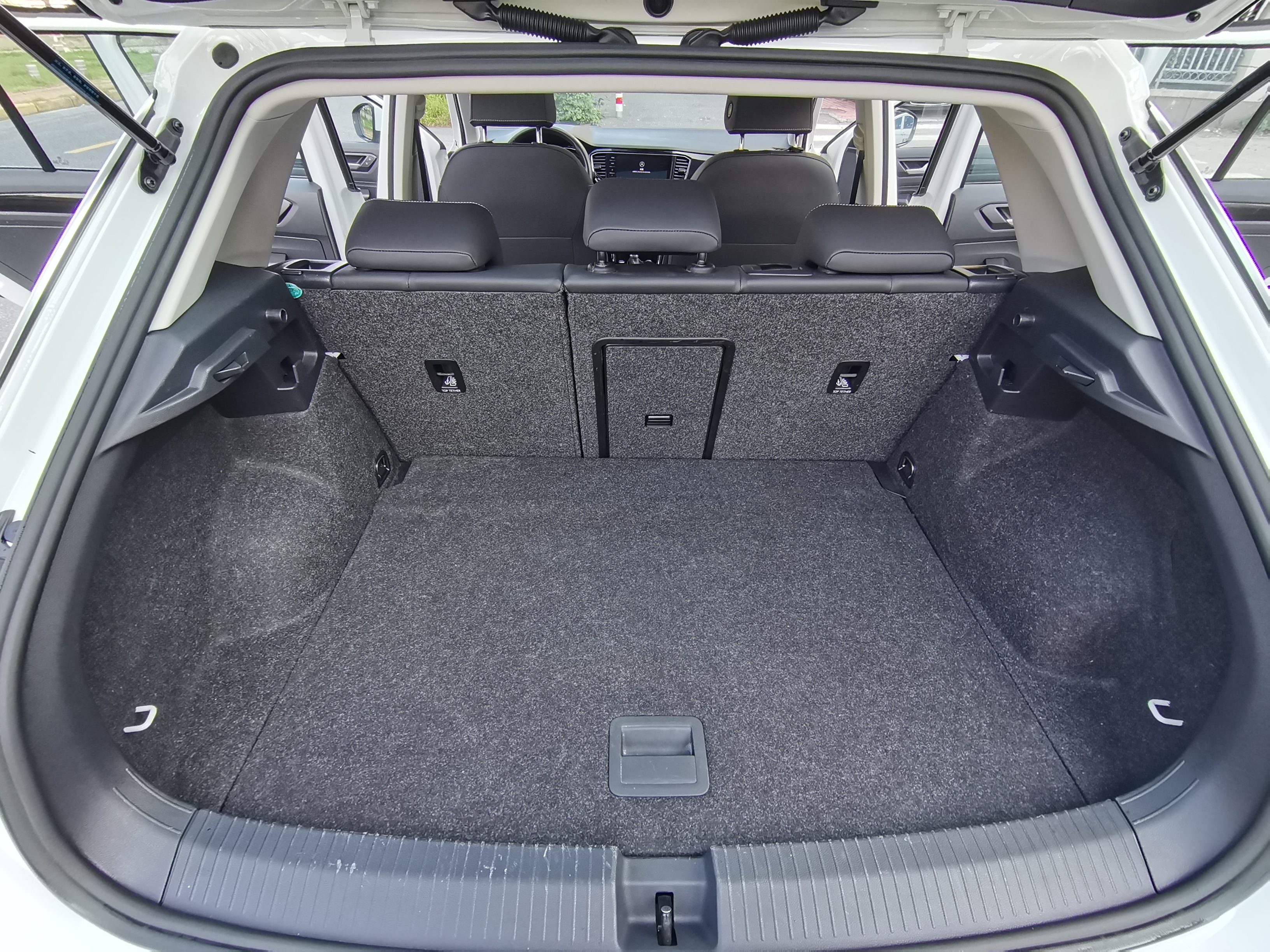 Volkswagen T-Roc 2023 car image #14
