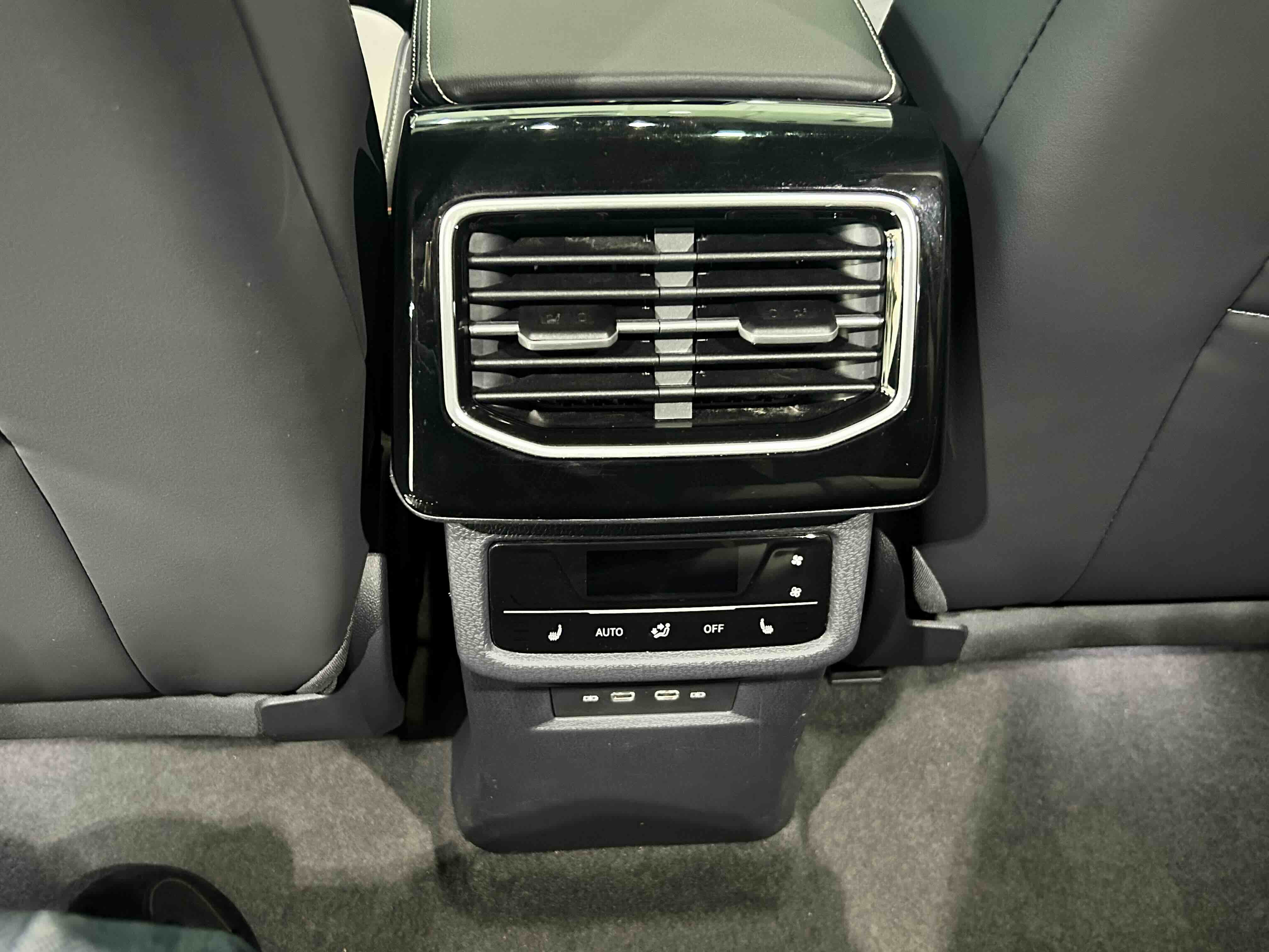 Volkswagen ID.6 Crozz 2023 #14 Volkswagen ID.6 Crozz 2023 immagine di auto #14