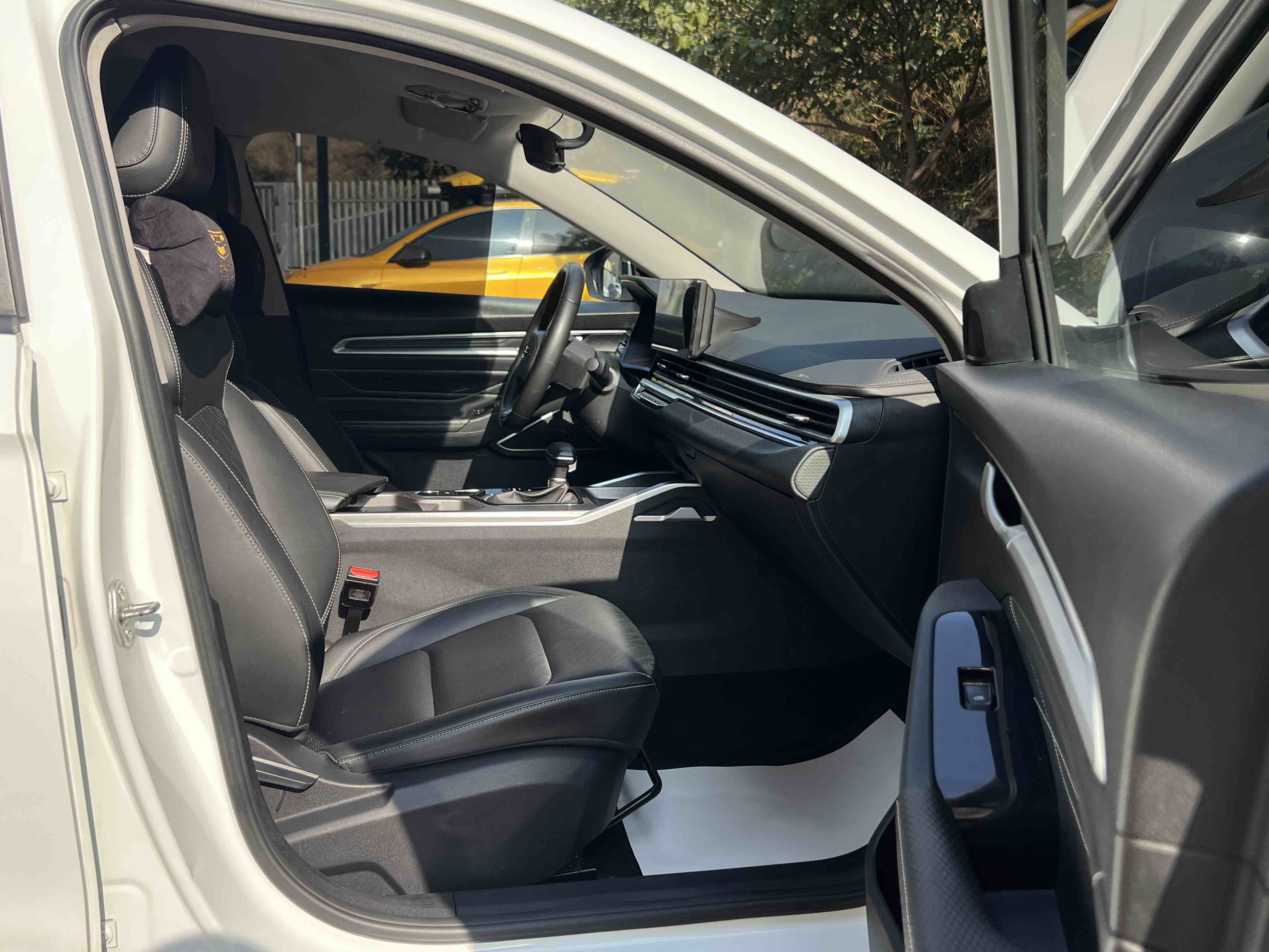 Emgrand 2023 car image #14