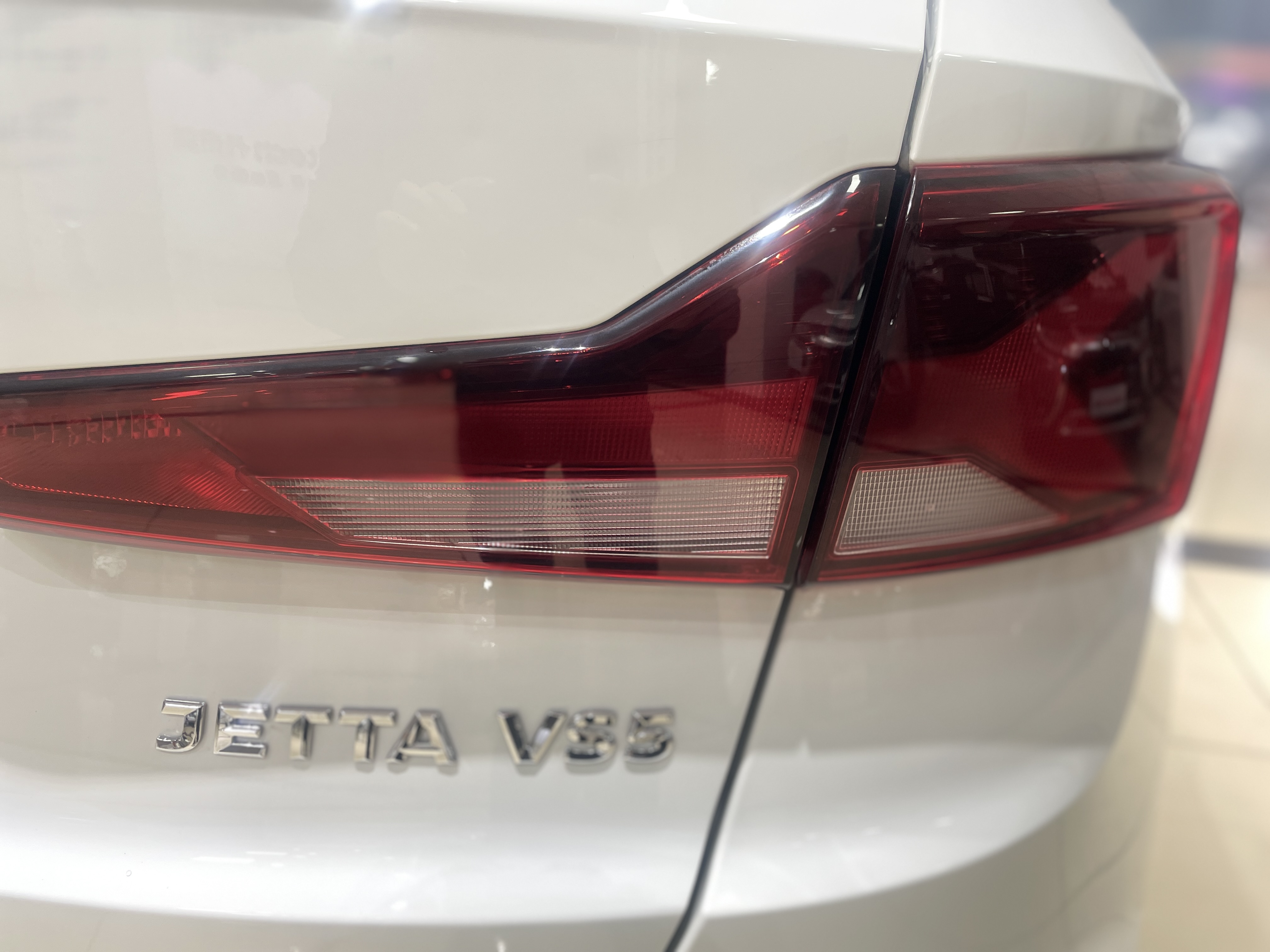 VS5 2022 car image #14