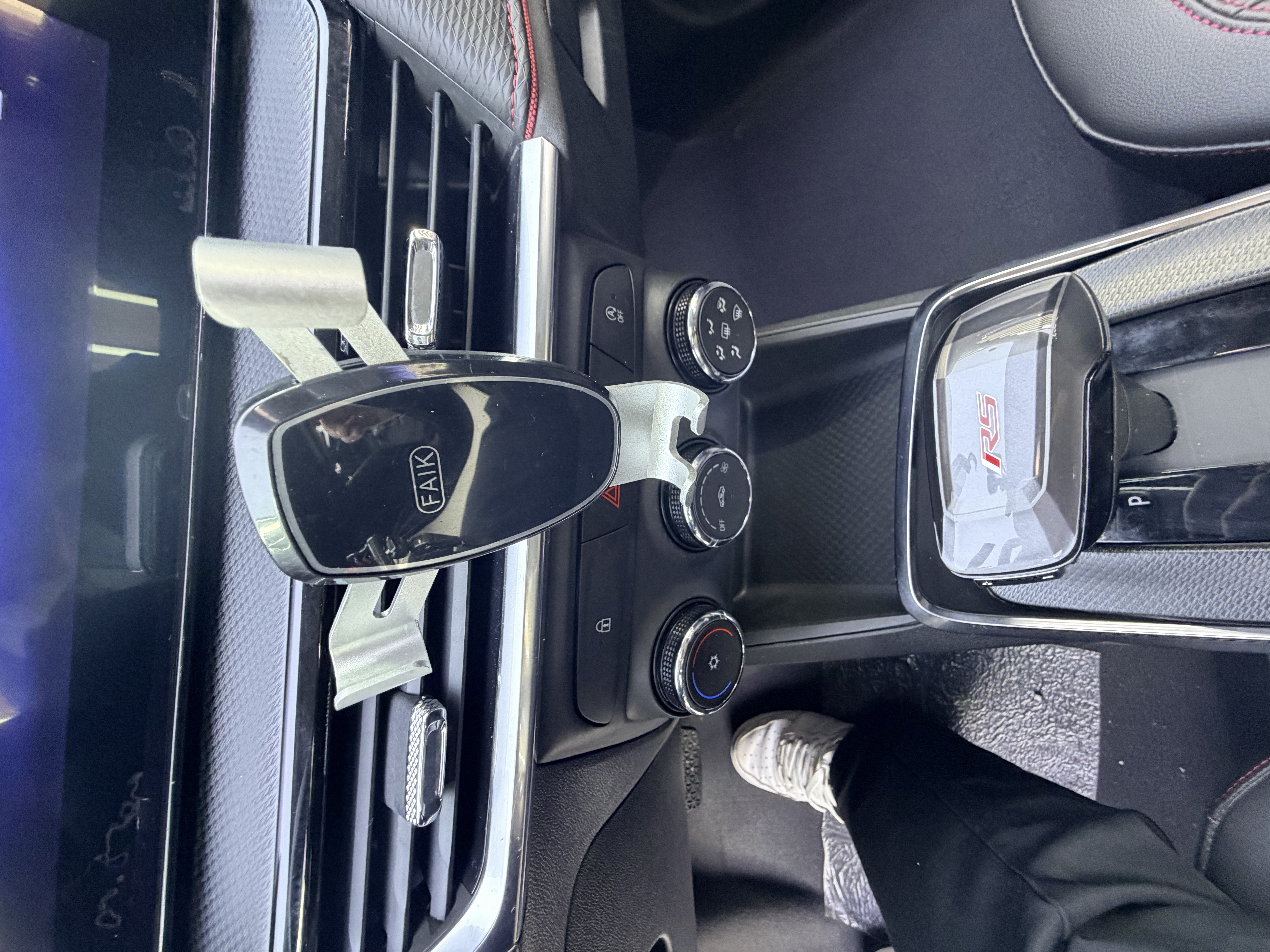 Chevrolet Tracker 2023 immagine di auto #14