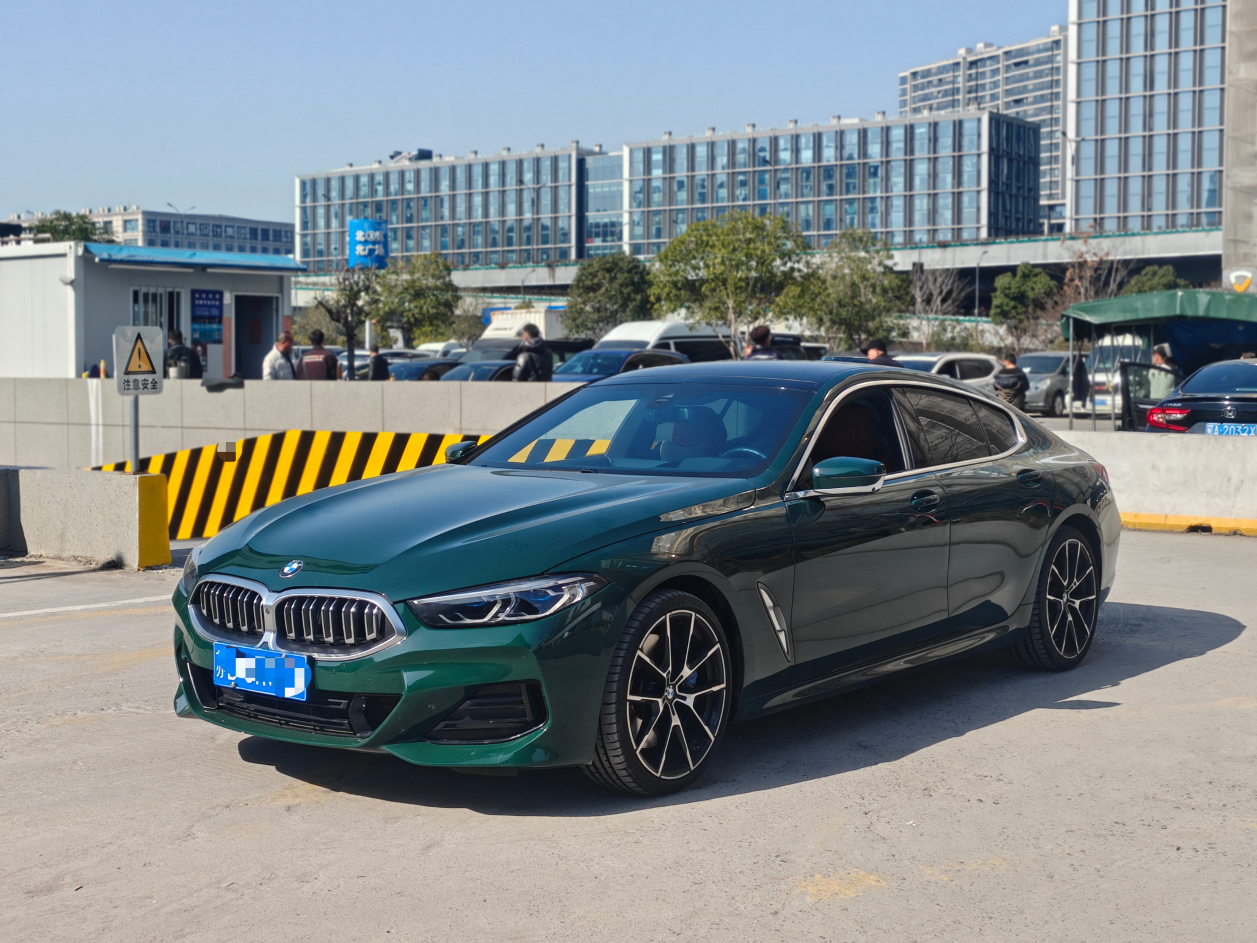 BMW 8 Series 2023 car image #14