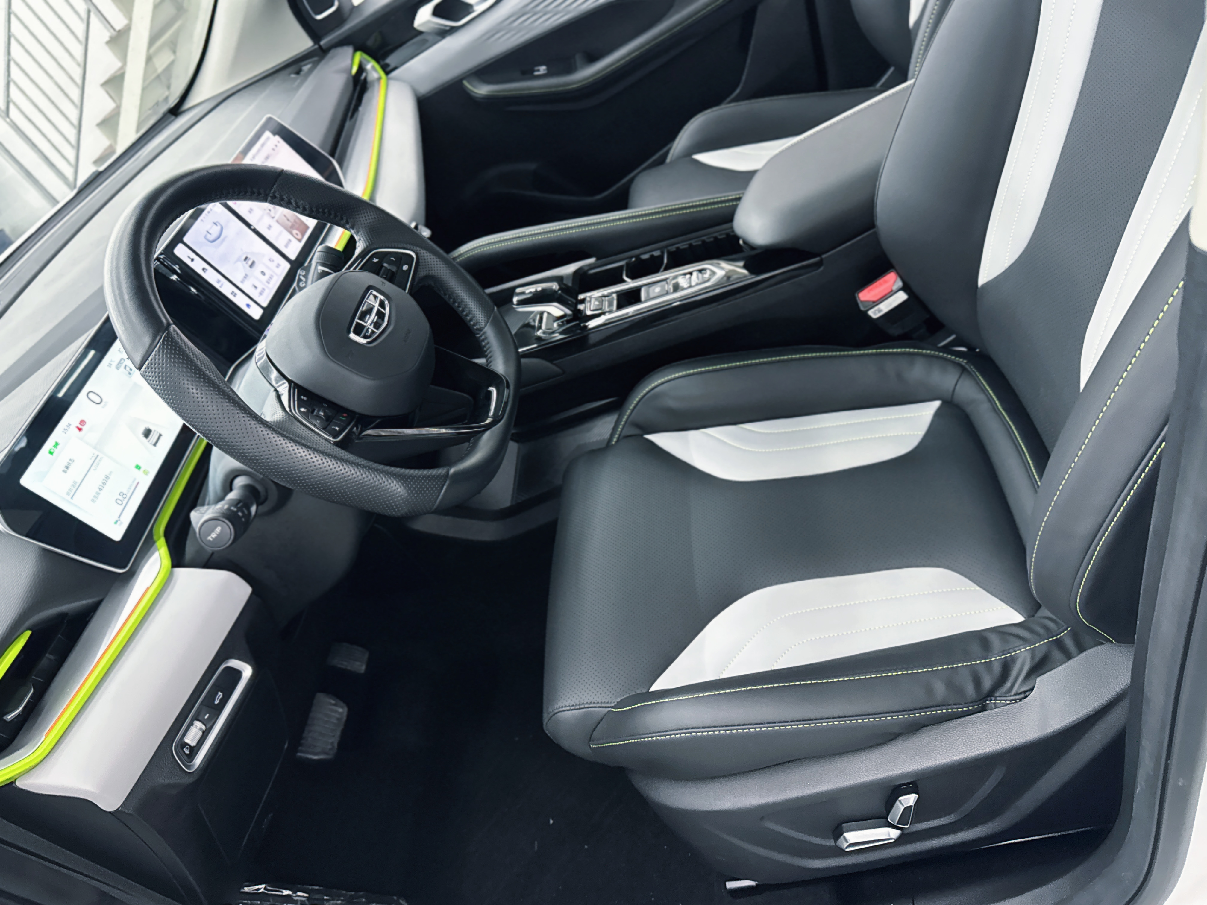 GEELY Coolray 2022 #14 GEELY Coolray 2022 car image #14