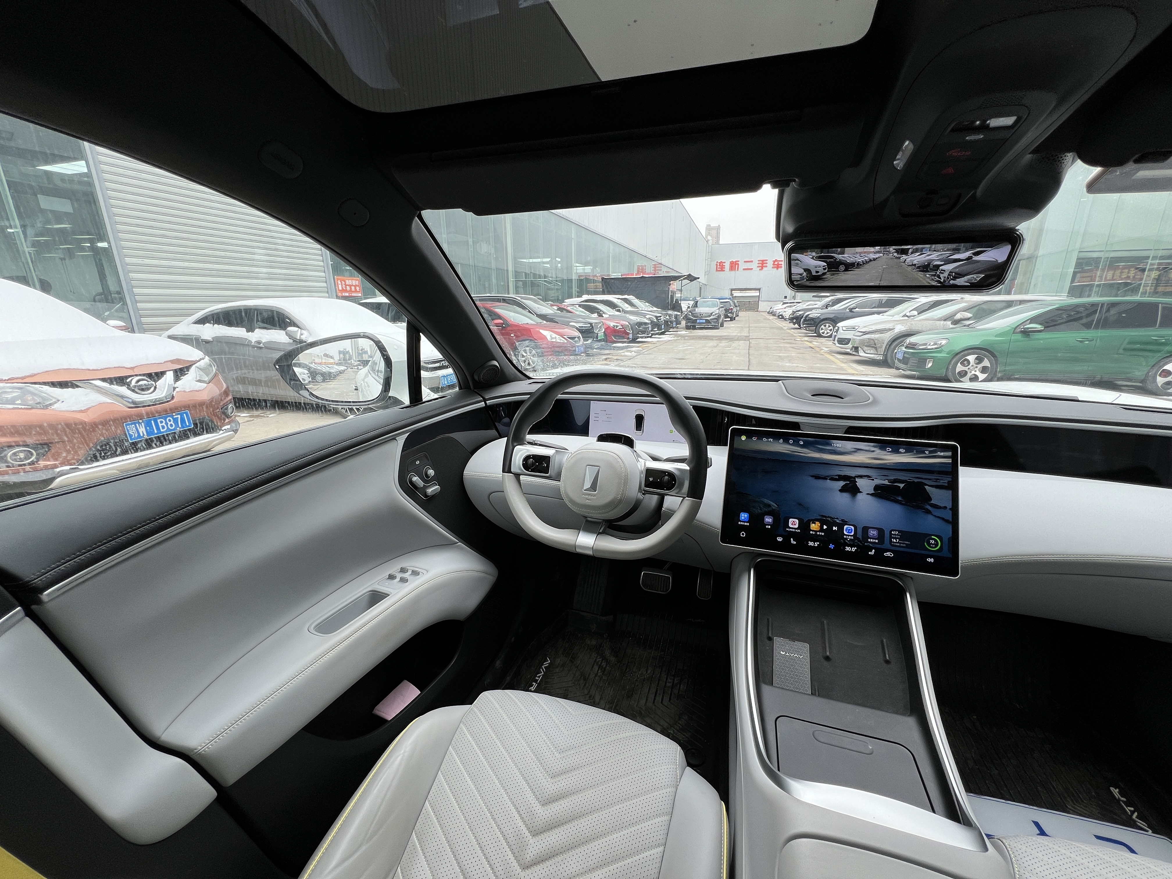 Avatr 11 2023 car image #14
