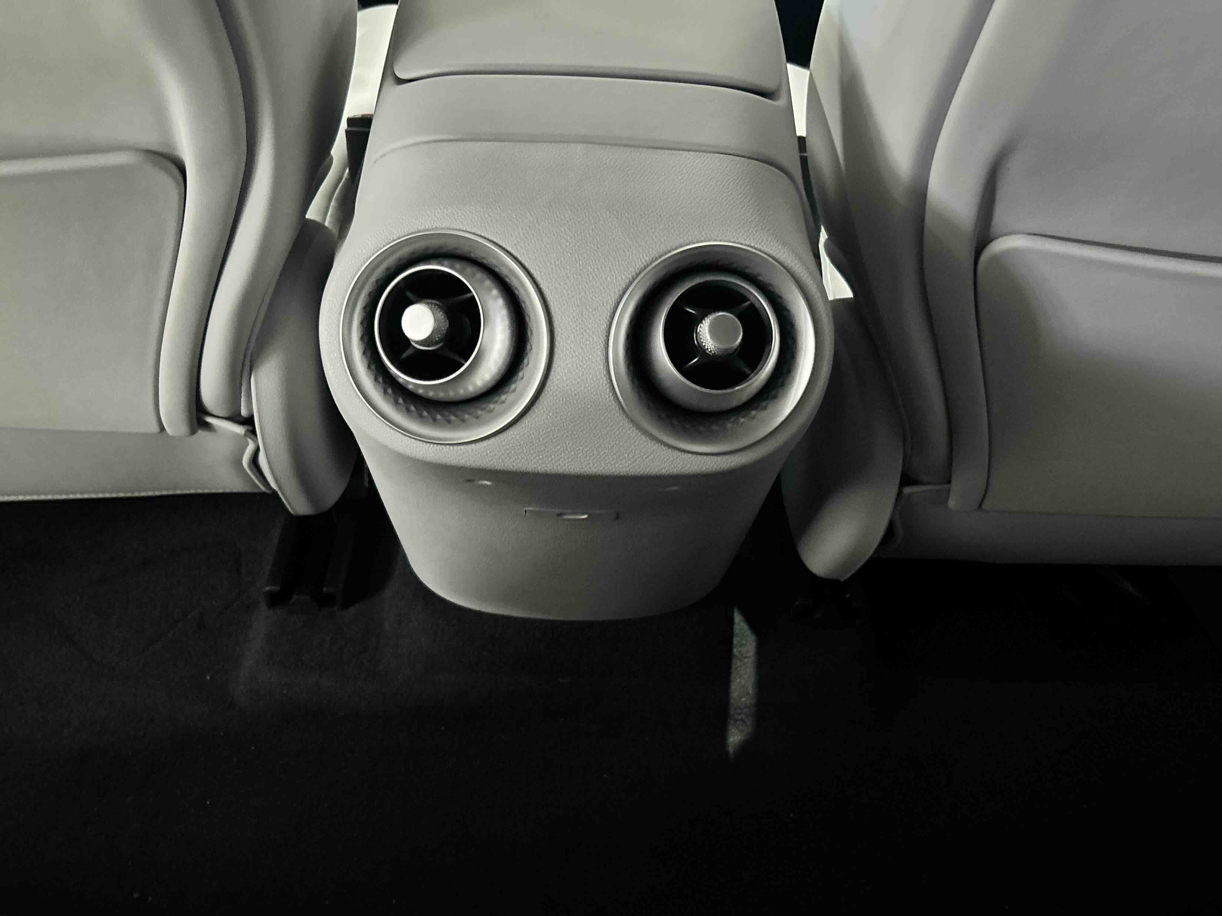 Avatr 11 2023 car image #14