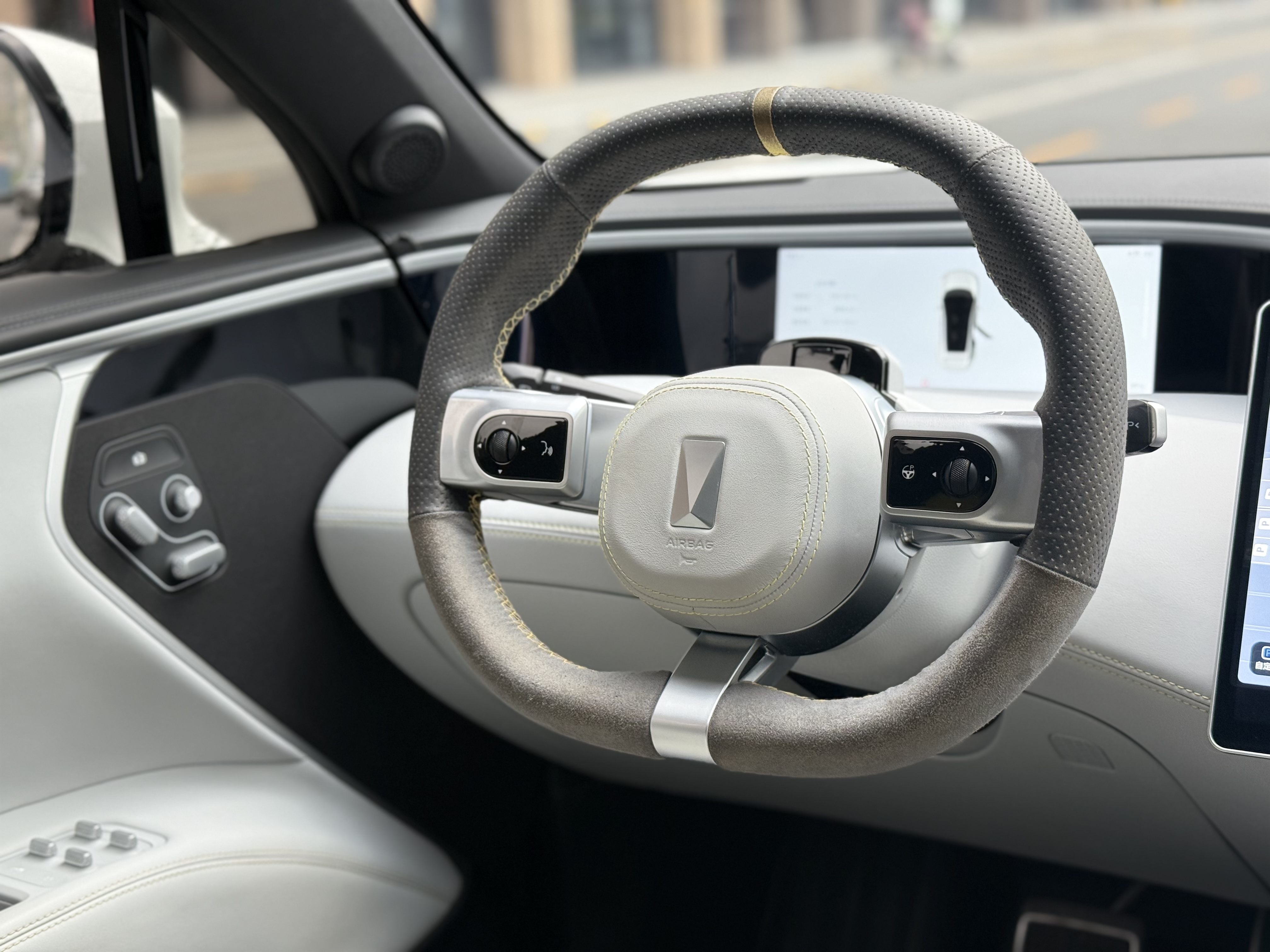 Avatr 11 2023 immagine di auto #14