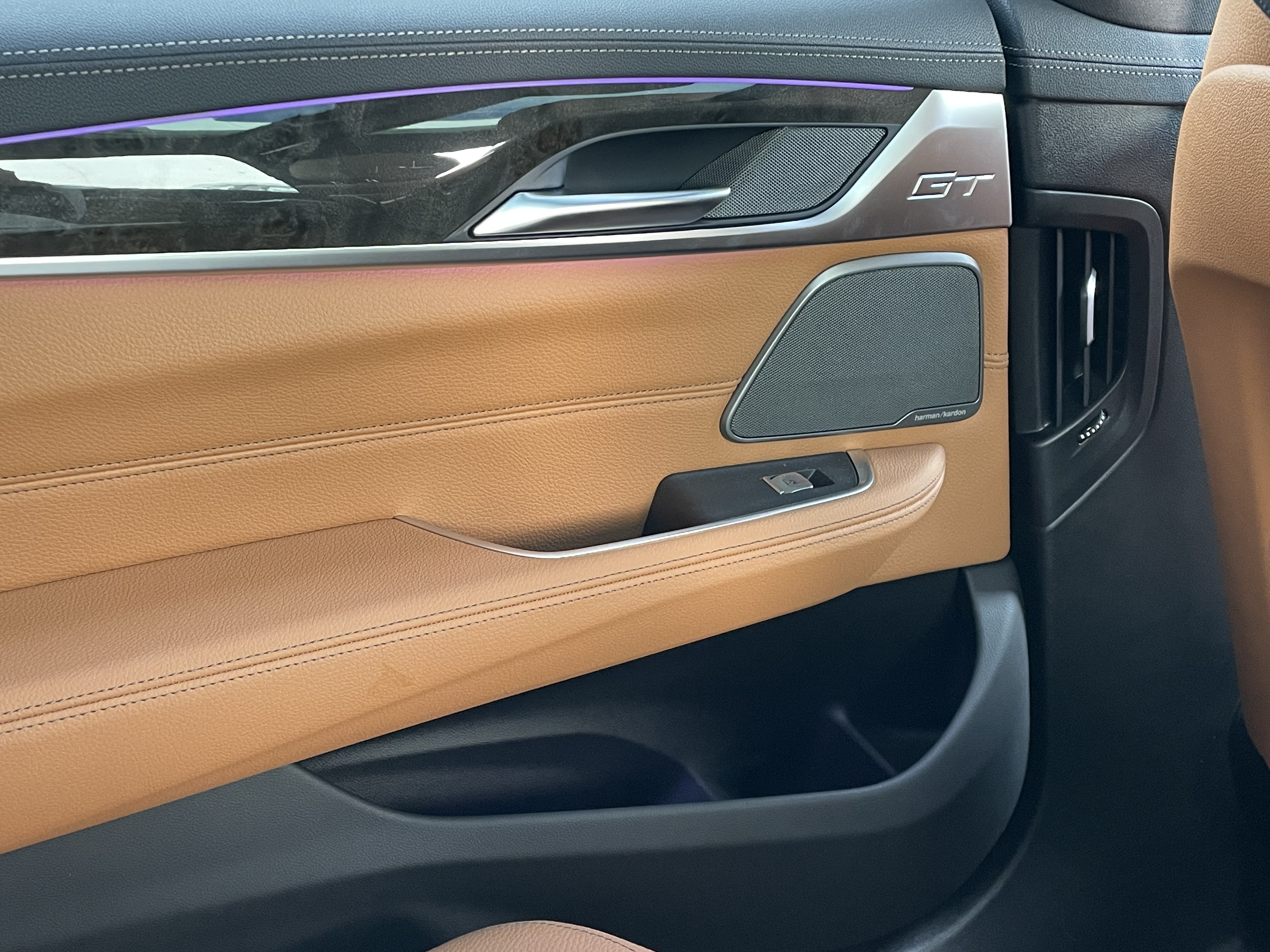 BMW 6 Series GT 2024 #14 BMW 6 Series GT 2024 car image #14