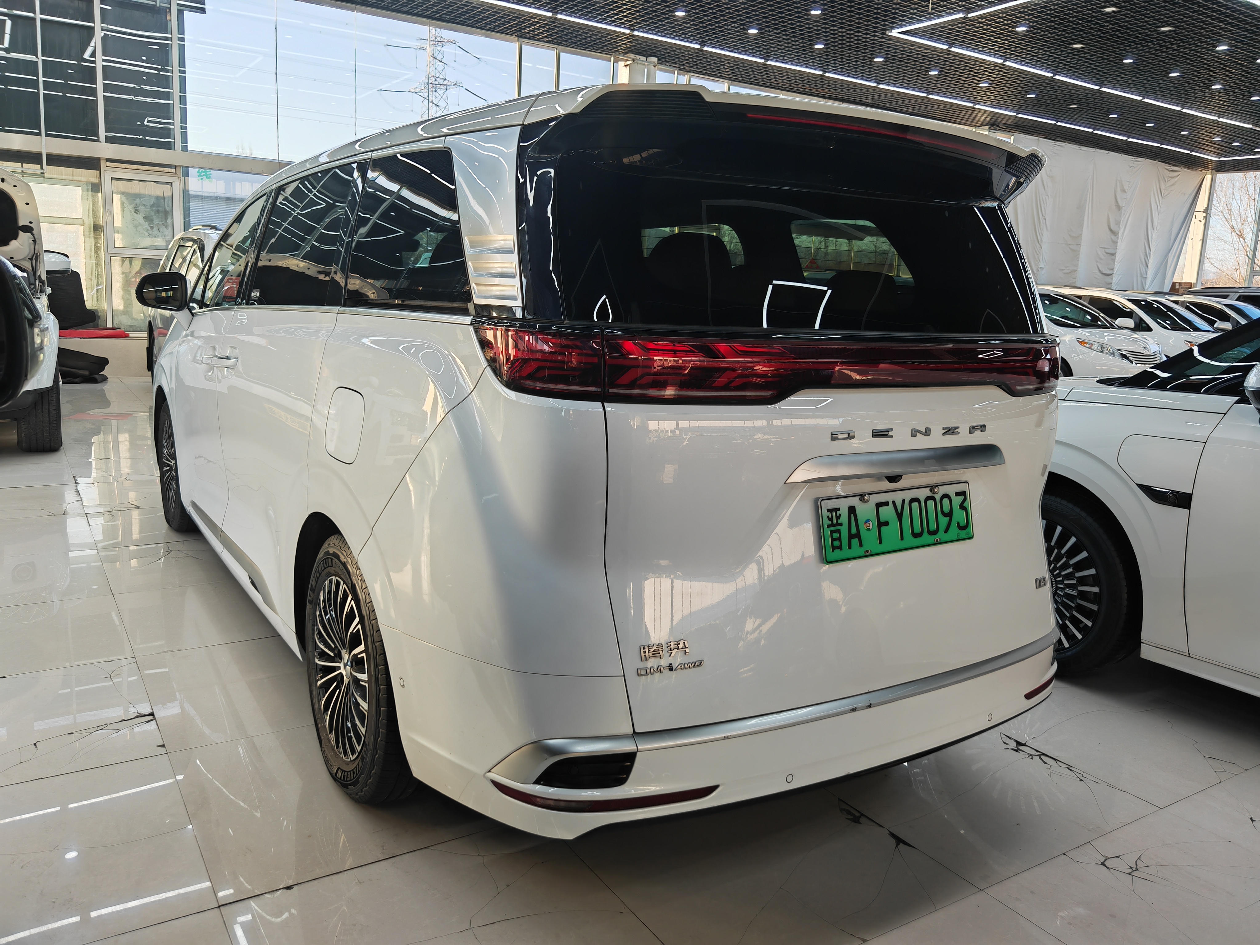 Denza D9 2023 صورة سيارة #14