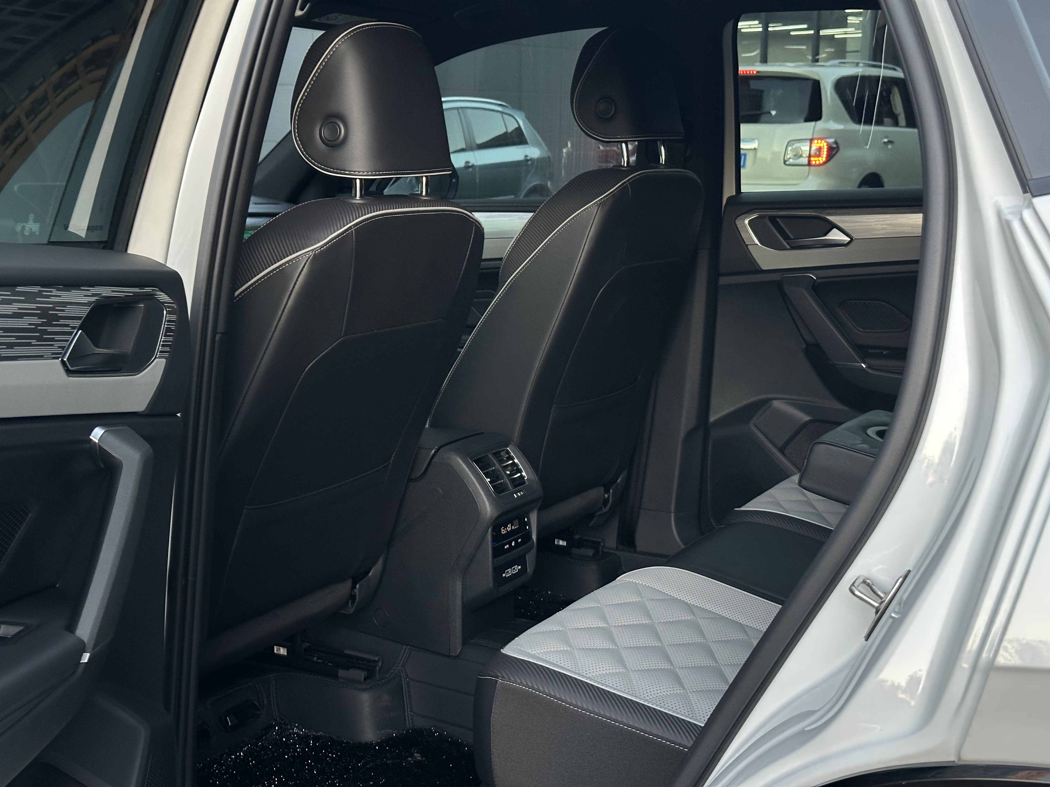 Volkswagen Tayron X 2023 #14 Volkswagen Tayron X 2023 car image #14