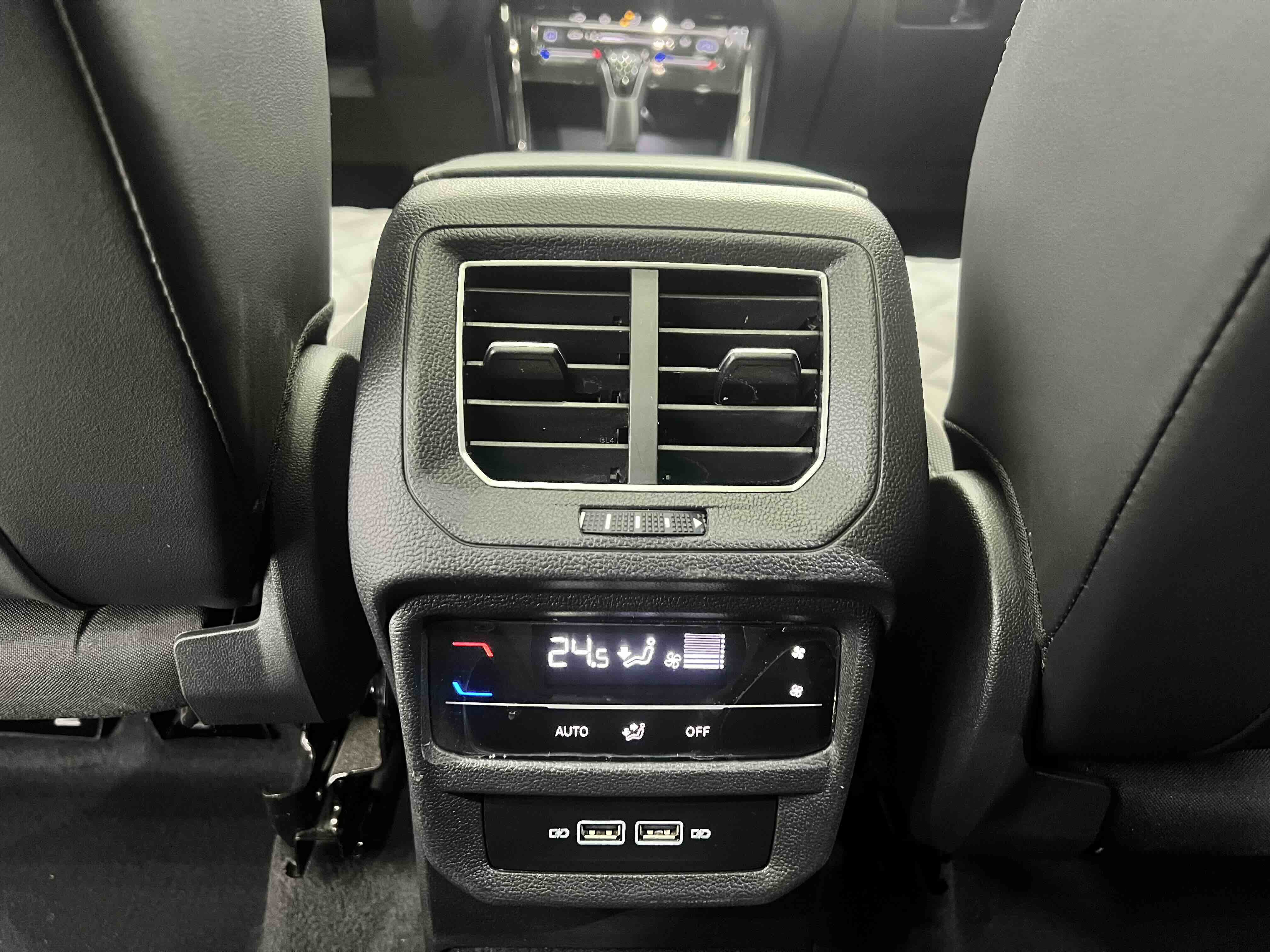 Volkswagen Tayron 2023 immagine di auto #14